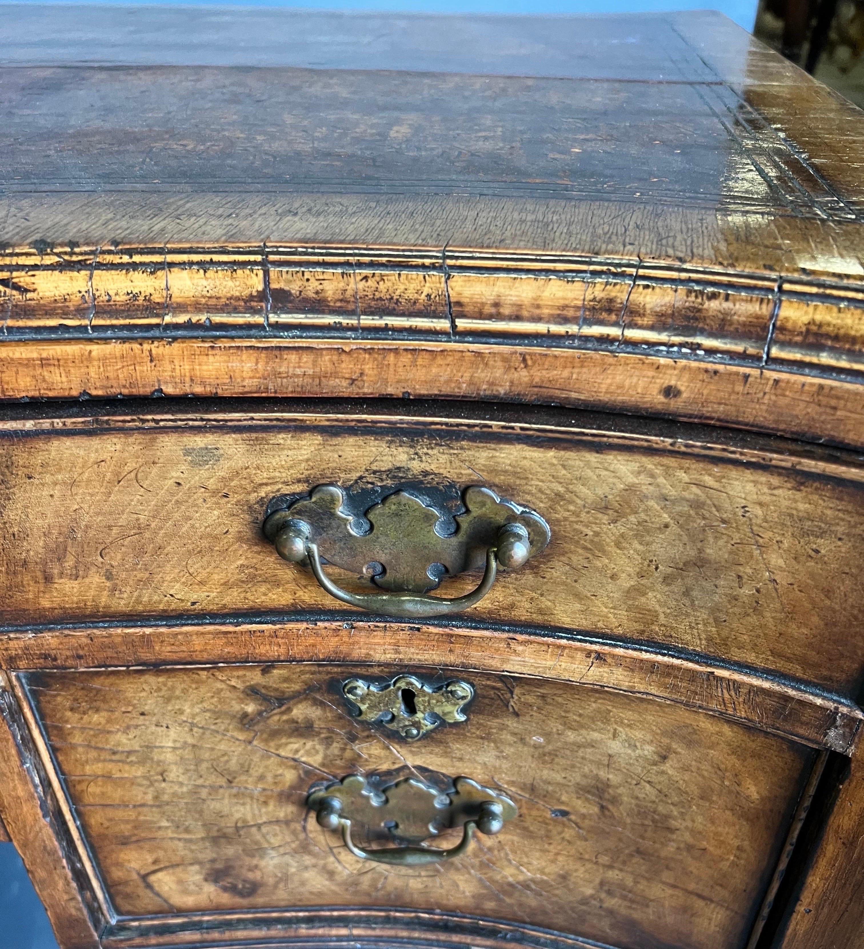 English Late 19th Century Georgian Style Burl Walnut and Leather Top Desk  For Sale