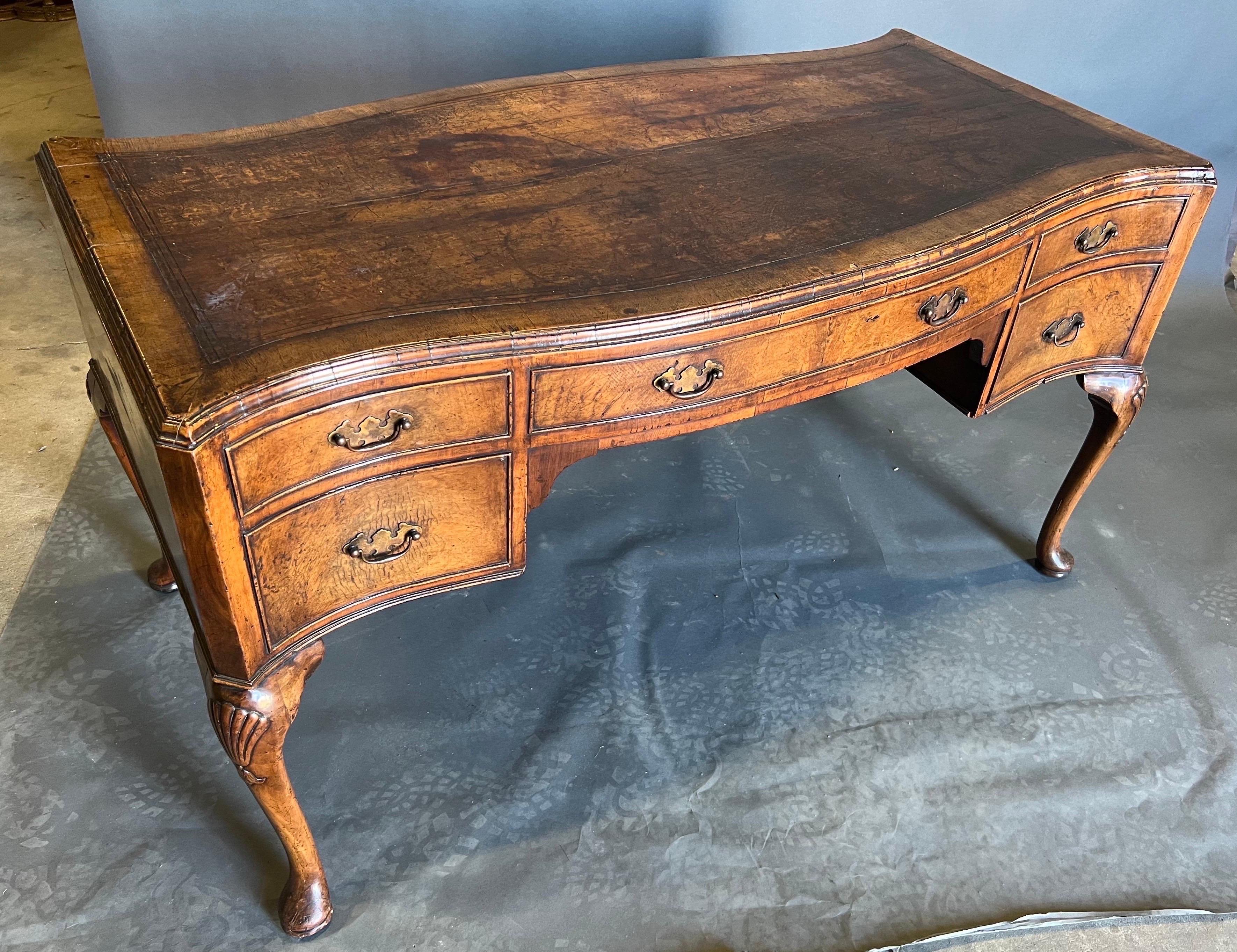 Late 19th Century Georgian Style Burl Walnut and Leather Top Desk  For Sale 2