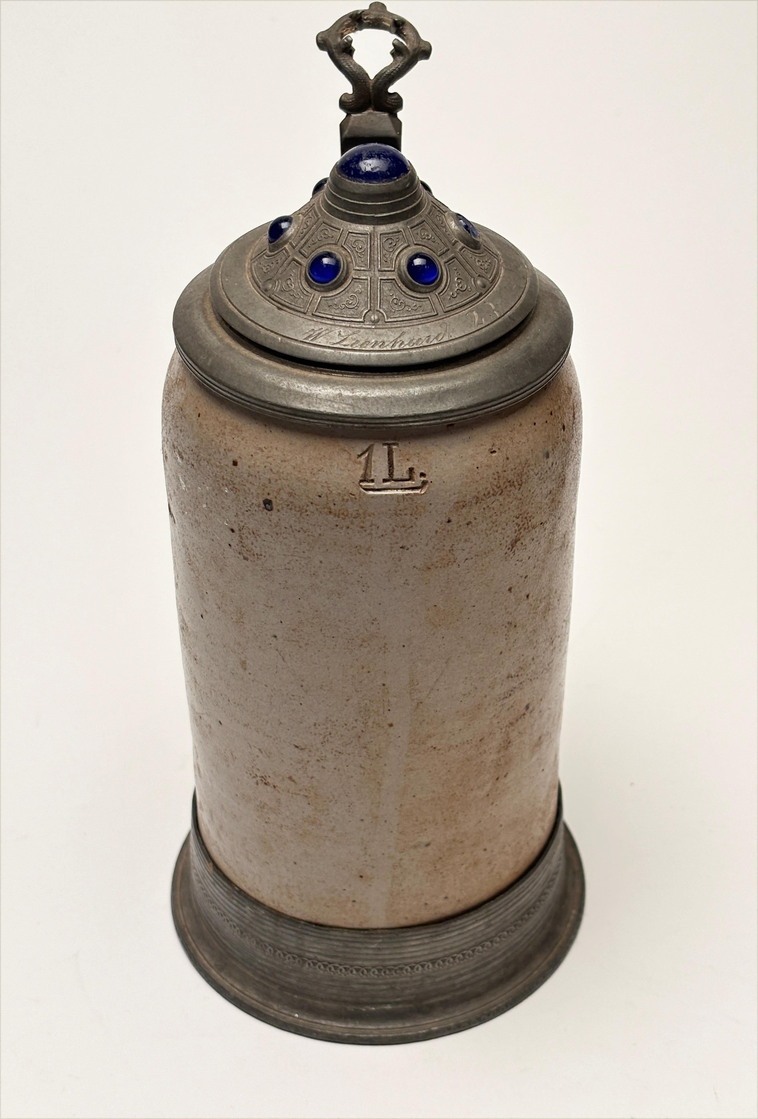 Stein da birra tedesco della fine del XIX secolo con decorazioni in vetro blu cobalto in vendita 2