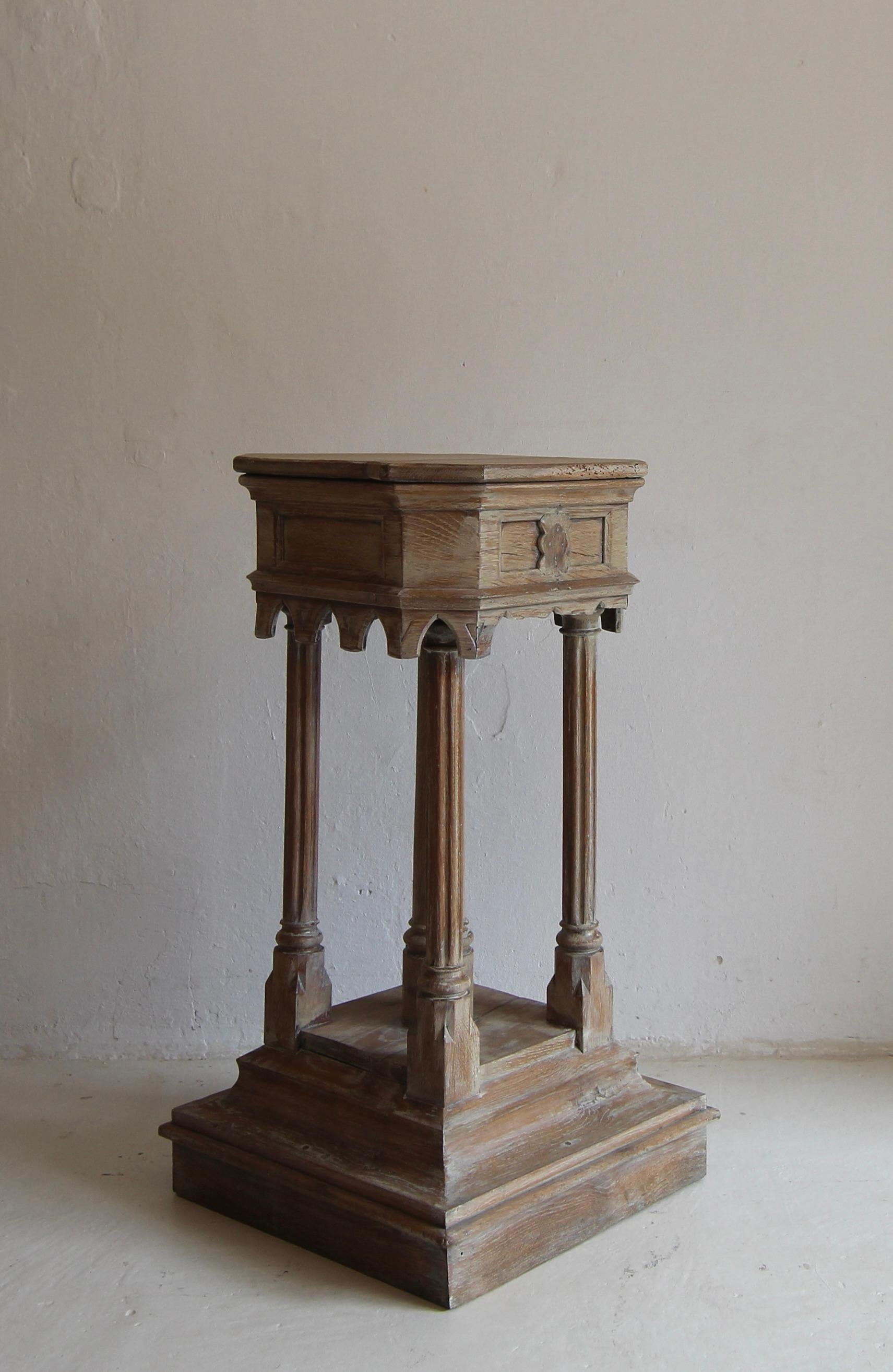 Piedistallo gotico tedesco della fine del XIX secolo 12