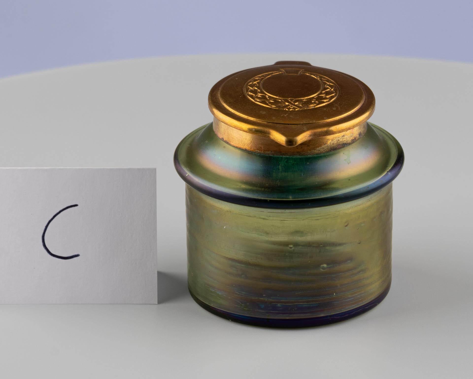 Tintero de cristal alemán o bohemio de finales del siglo XIX en venta 9