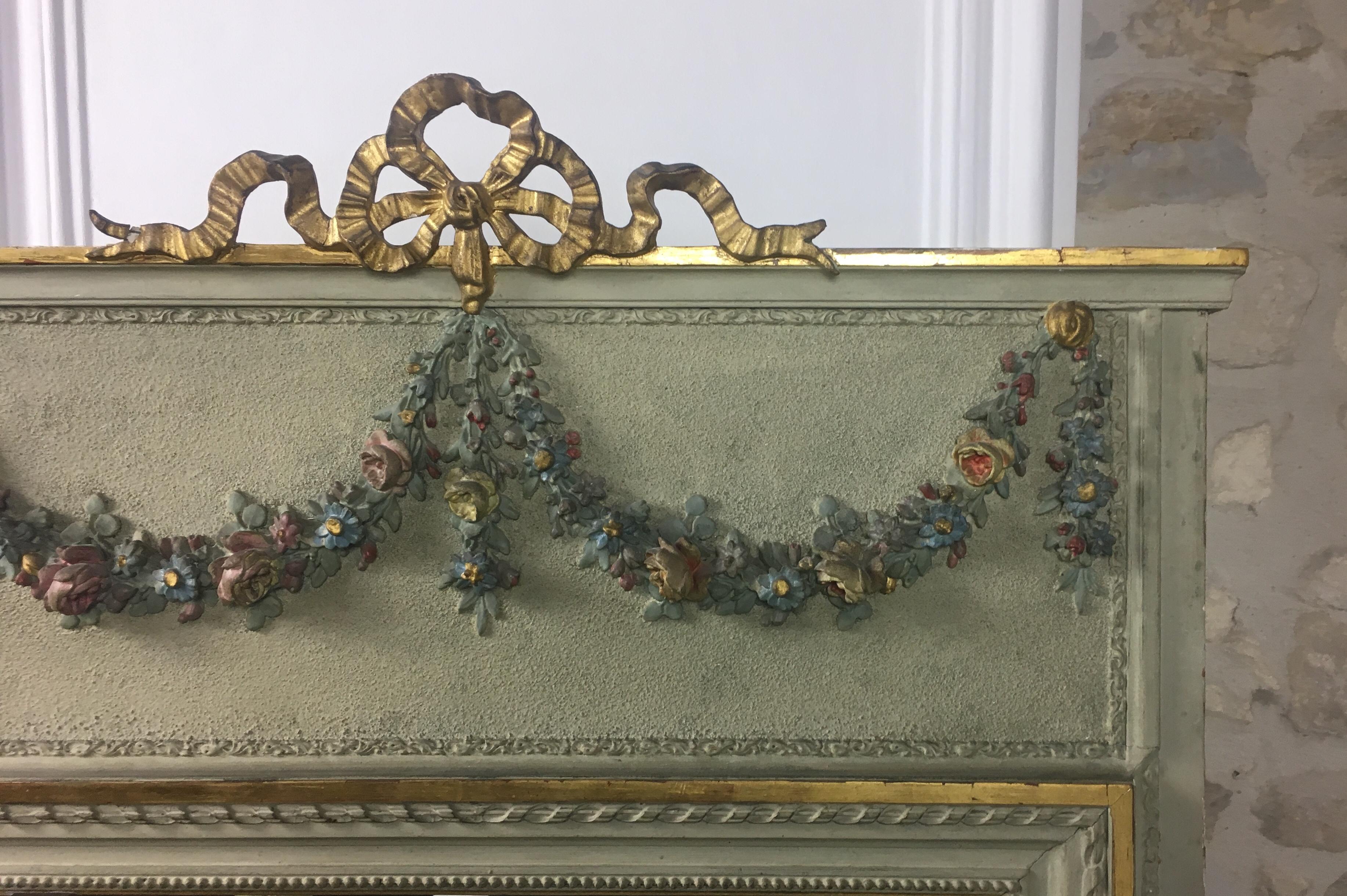 Late 19th Century Gilded Trumeau Mirror, French In Good Condition In Miami, FL