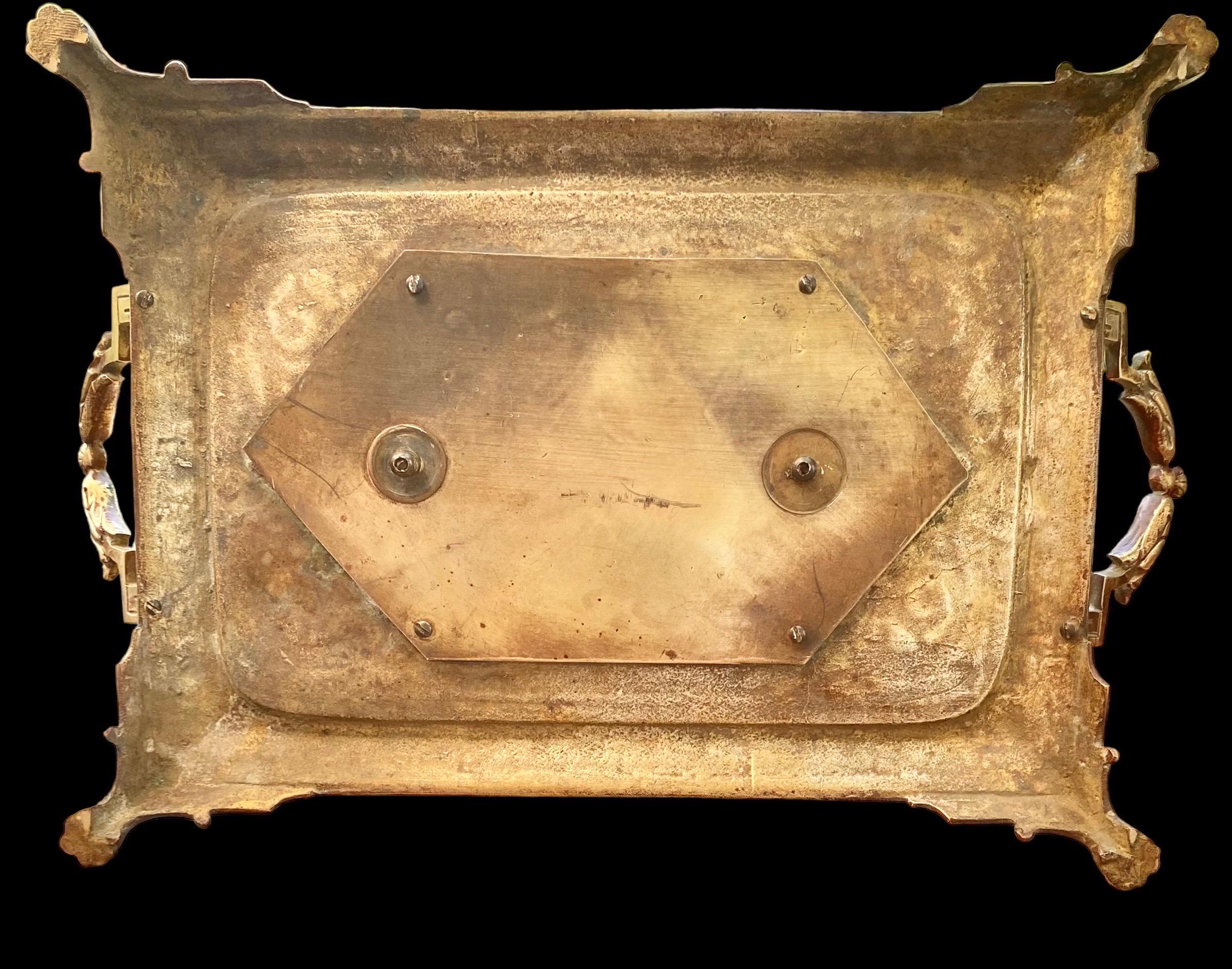  Fin du 19e siècle - Porte-cartes en laiton doré  et centre de table en cristal gravé.      en vente 5