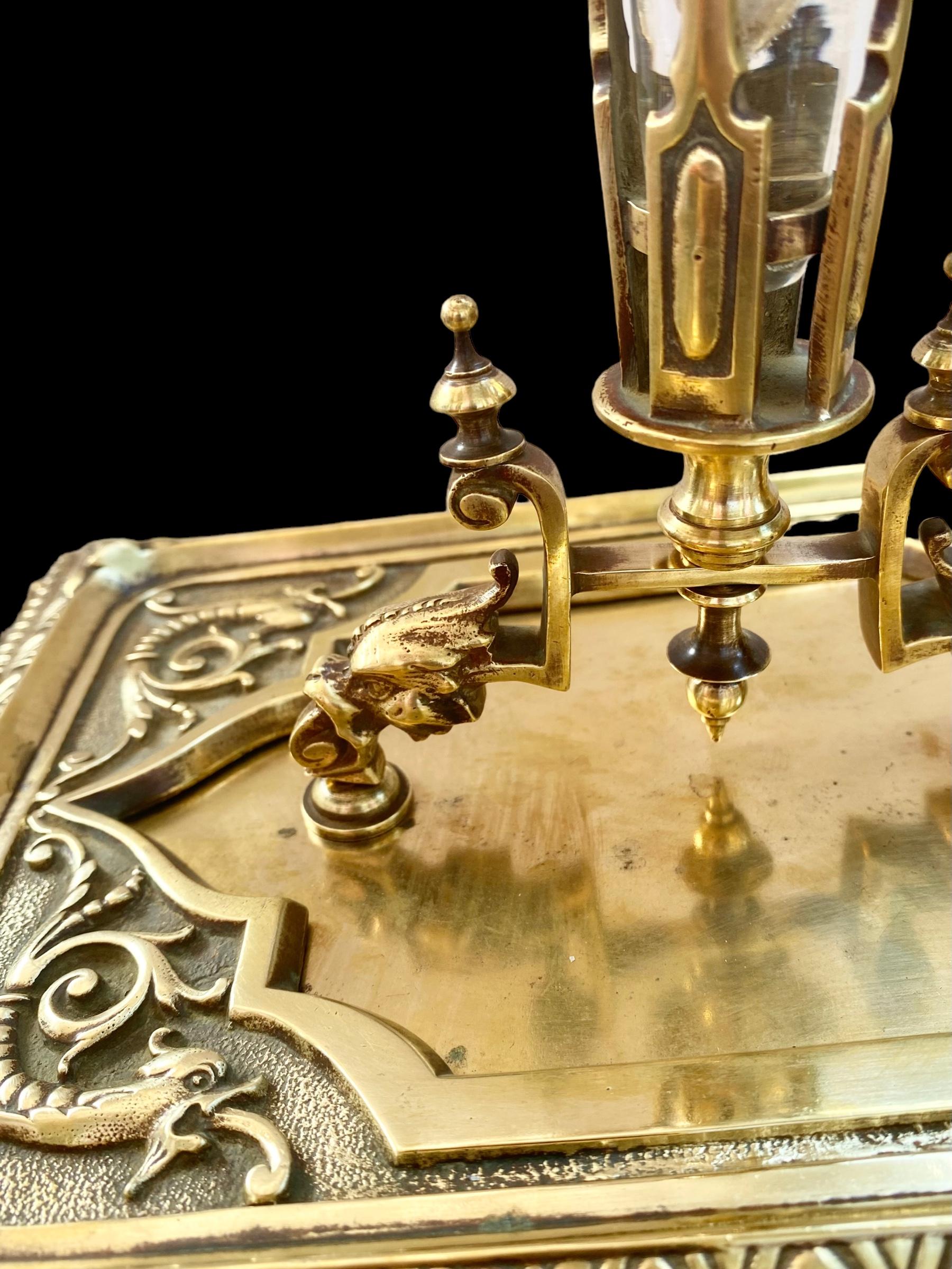  Fin du 19e siècle - Porte-cartes en laiton doré  et centre de table en cristal gravé.      en vente 9