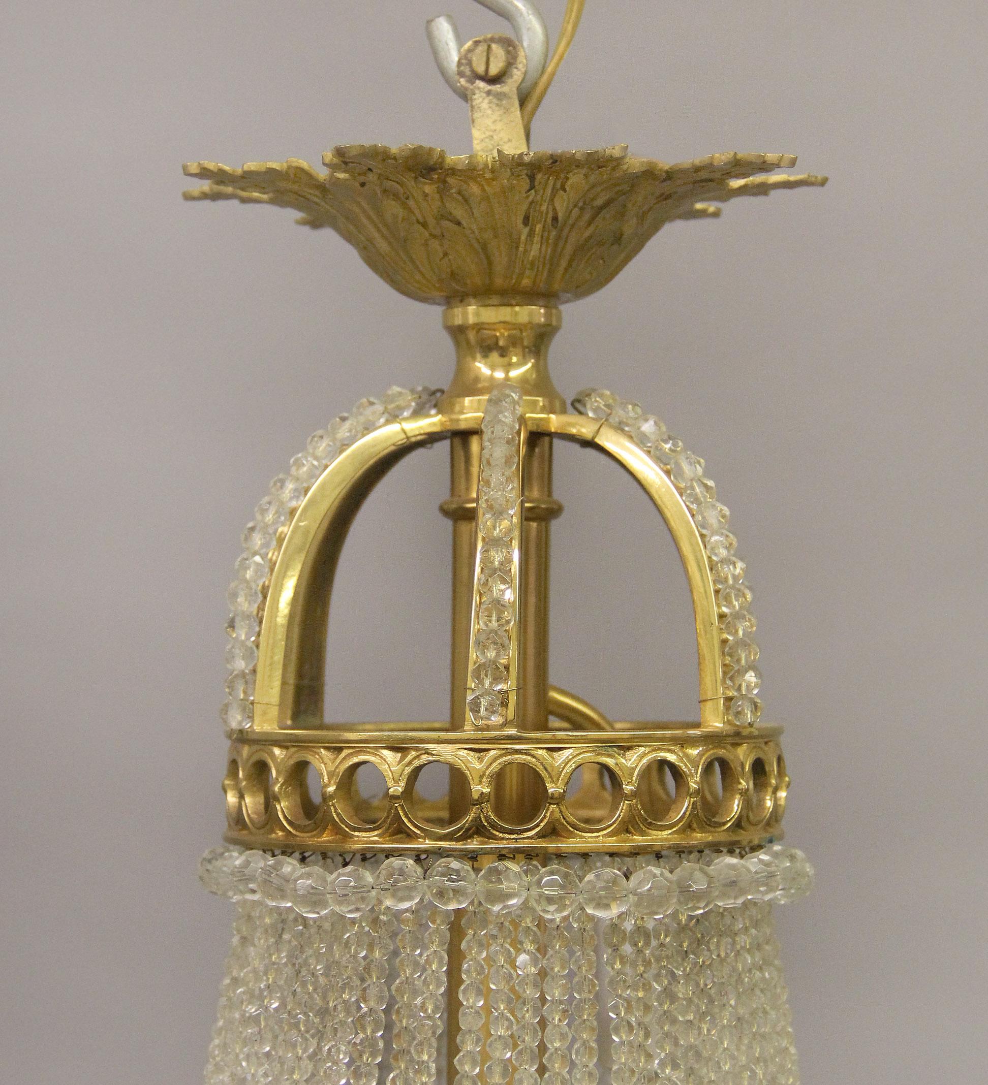 Belle Époque Lampadario a cesto a sette luci in bronzo dorato e cristallo della fine del XIX secolo in vendita