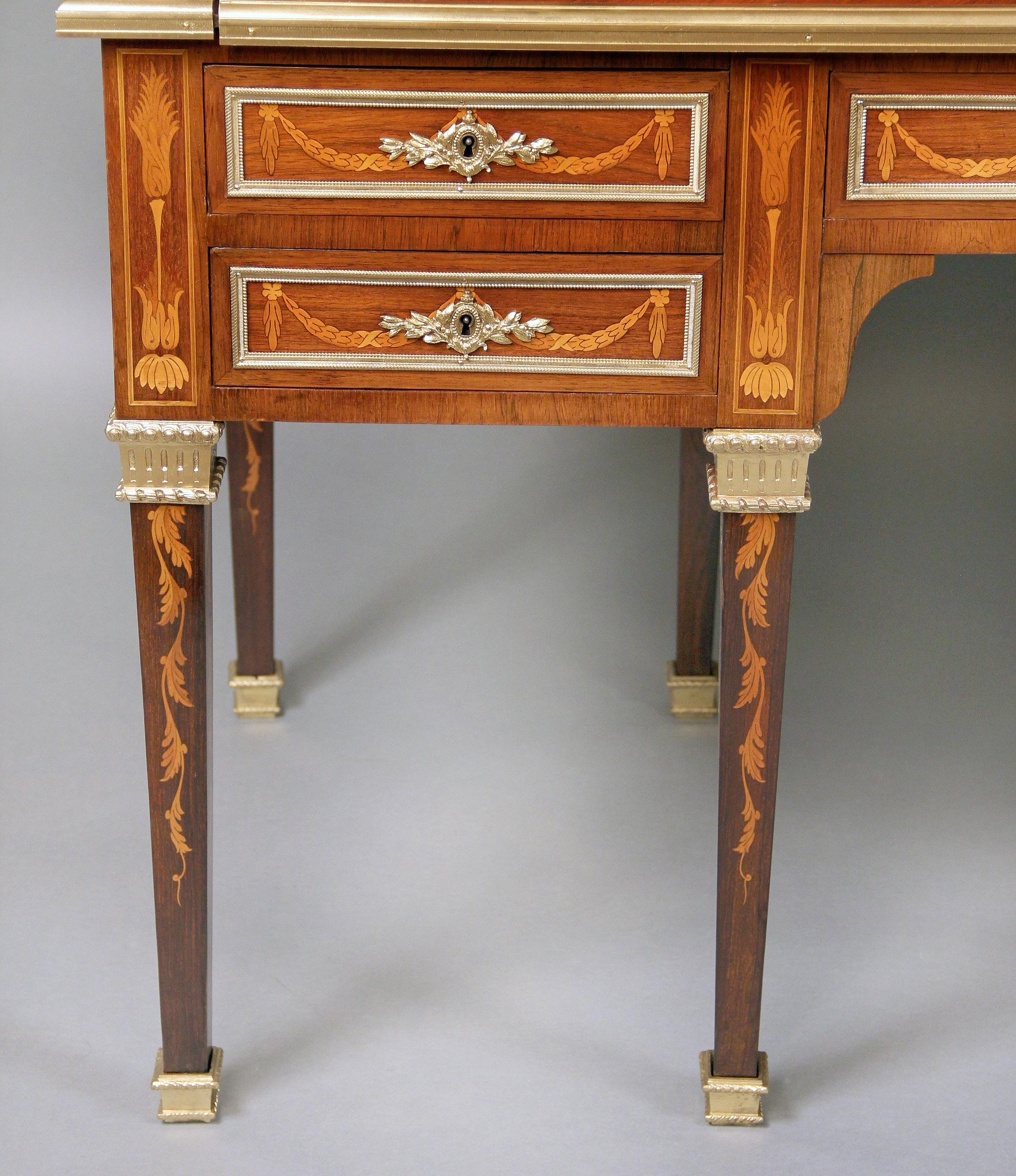 Bronze Exquis bureau cylindrique du 19ème siècle monté sur bronze doré et marqueté en vente