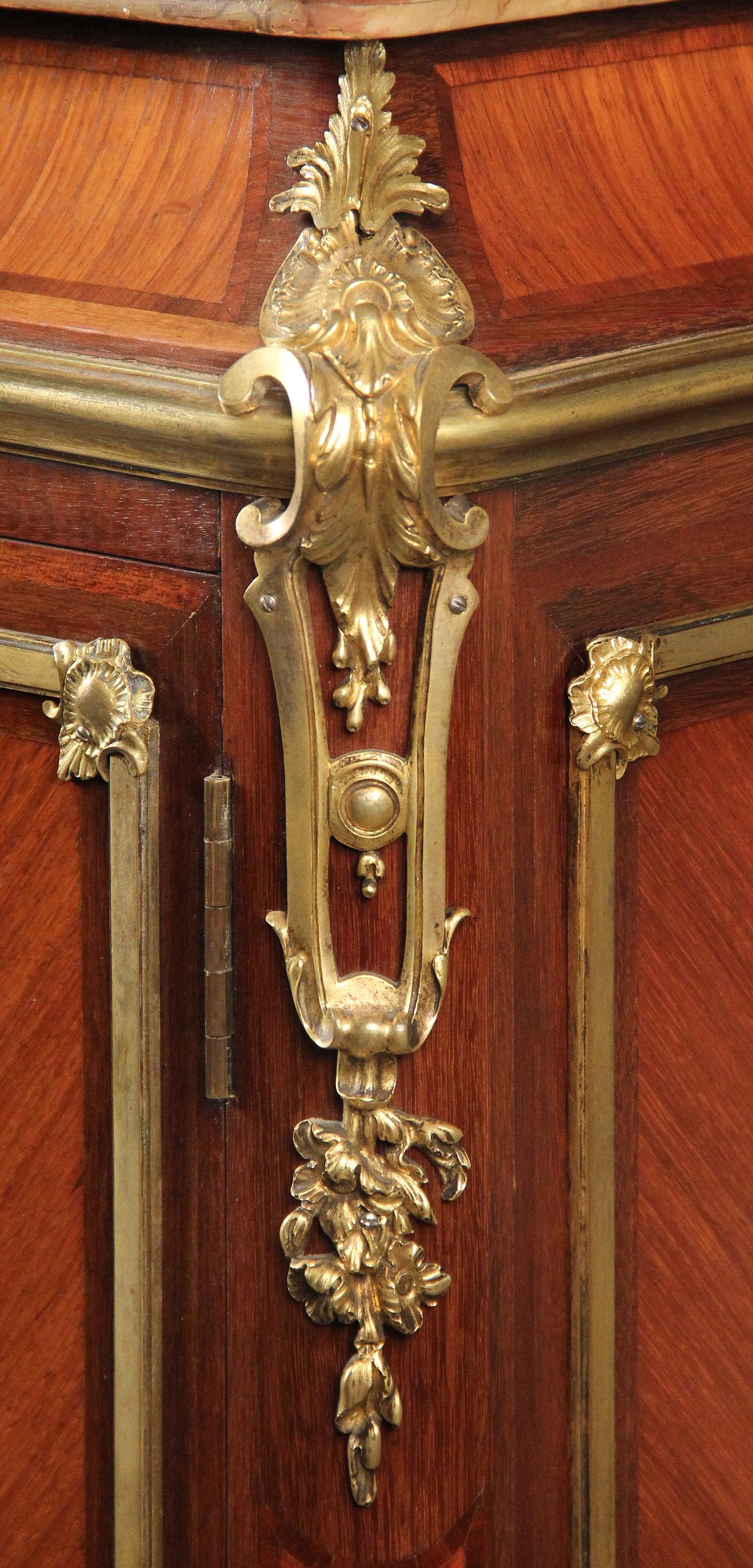 Vergoldeter Bronzeschrank mit Intarsien von Durand aus dem späten 19. Jahrhundert (Französisch) im Angebot
