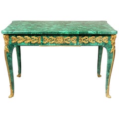 Table centrale en malachite de style Louis XV:: fin du 19e siècle:: montée en bronze doré