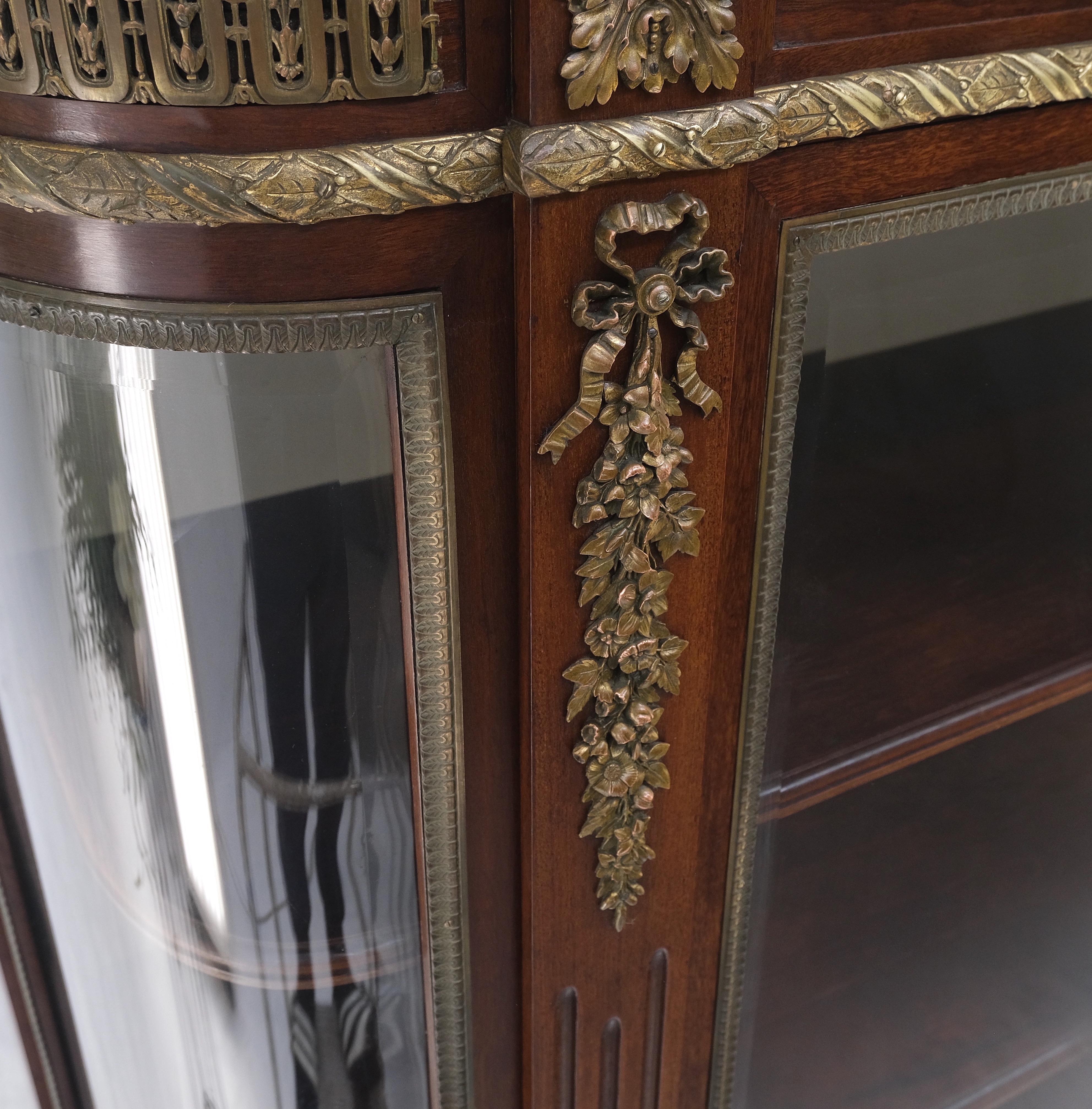 French Late 19th Century Gilt Bronze Mounted Ormolu Vitrine Cubboard Curved Glass For Sale