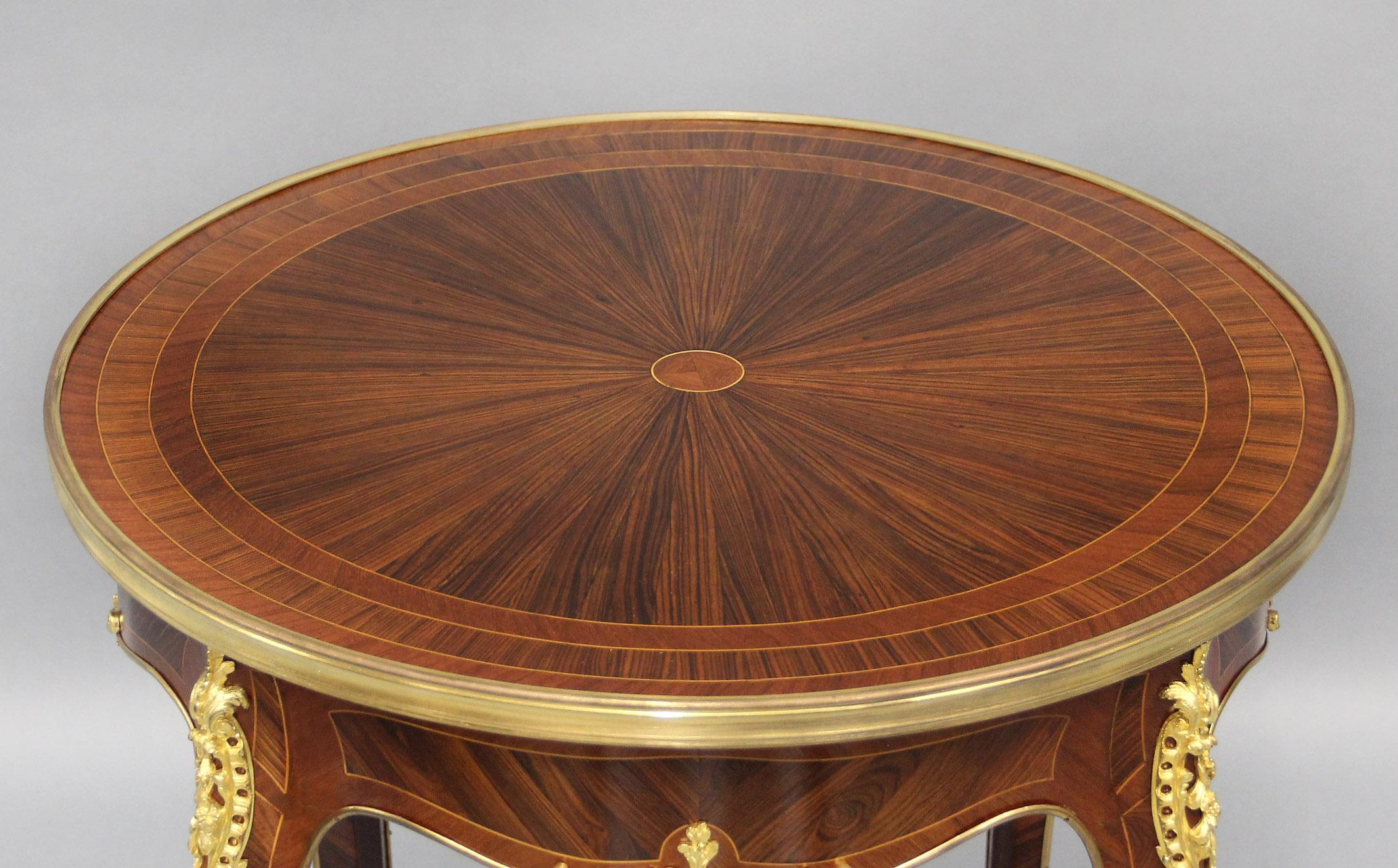 Francese Tavolo da lampada in parquet con montatura in bronzo dorato della fine del XIX secolo, venduto da Boudet in vendita