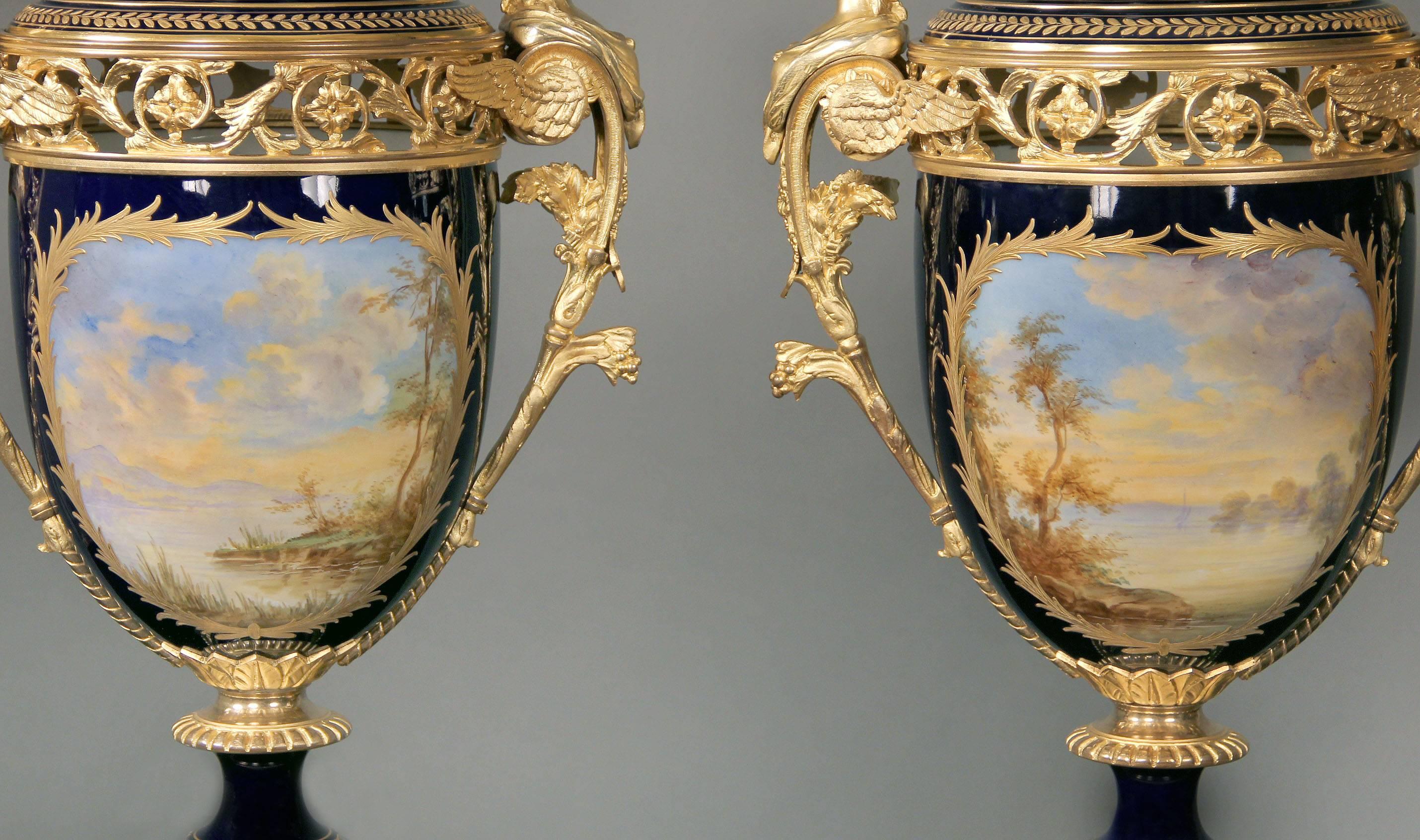 Garniture en porcelaine de Sèvres de la fin du 19e siècle, montée sur bronze doré Bon état - En vente à New York, NY