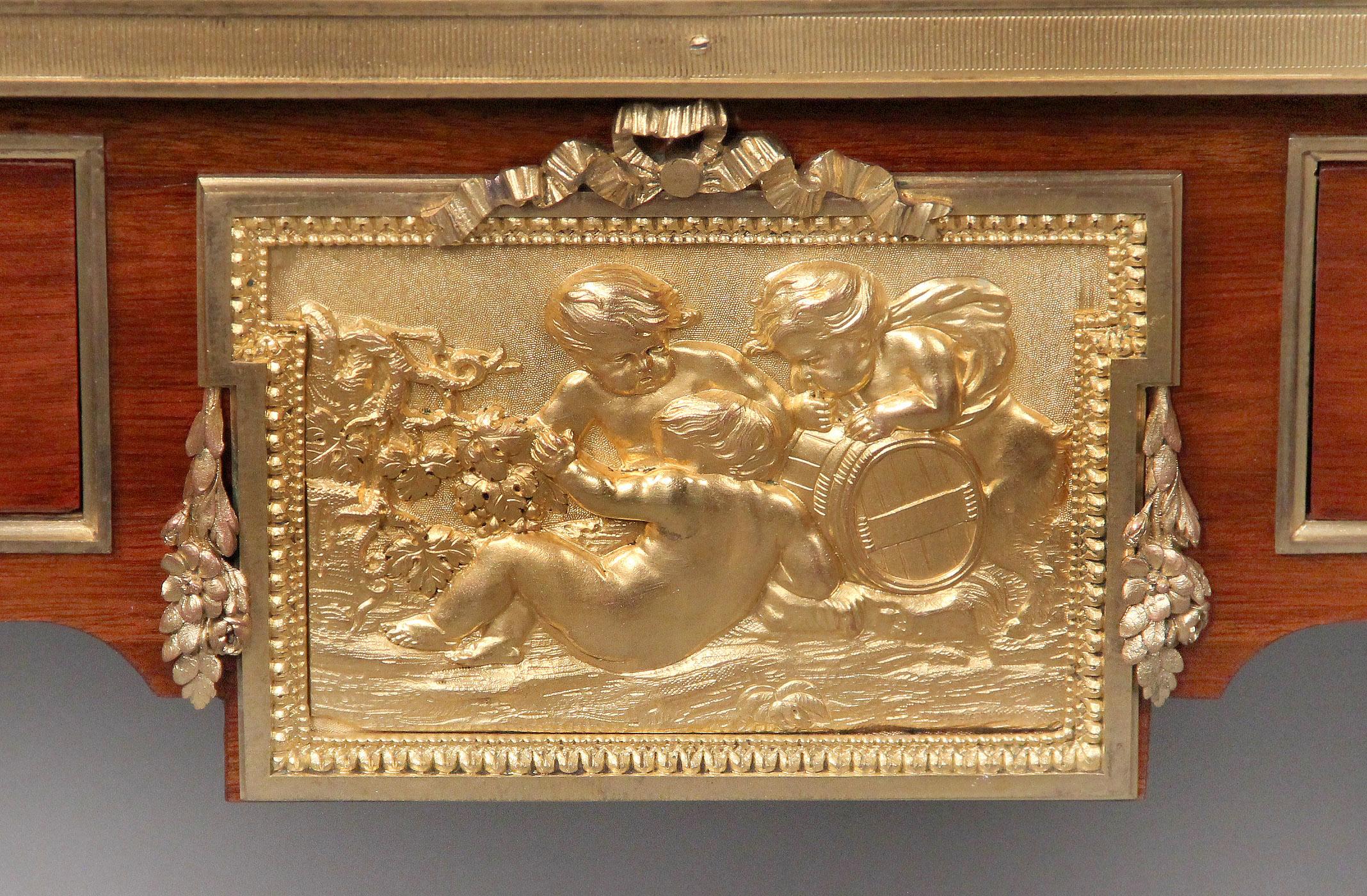 Doré Meuble de rangement Vernis Martin monté sur bronze doré de la fin du XIXe siècle par Paul Sormani en vente