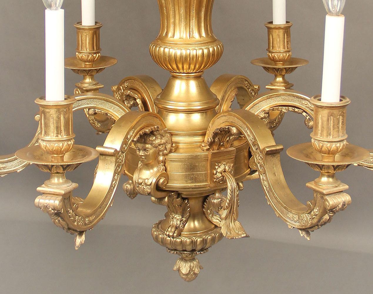 Belle Époque Lustre à six lumières en bronze doré de la fin du XIXe siècle en vente