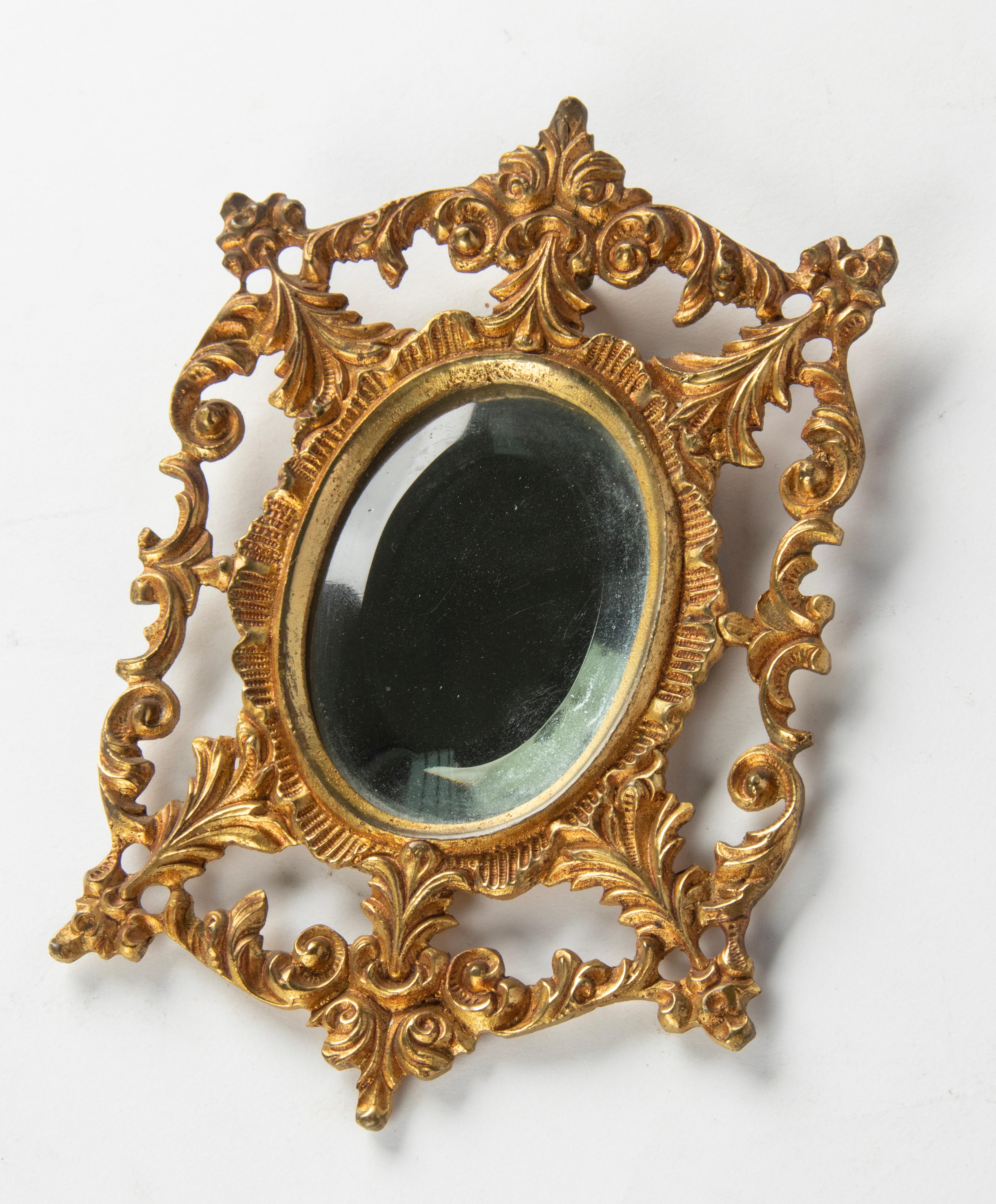 Fin du 19ème siècle Petit miroir mural en bronze doré en vente 4