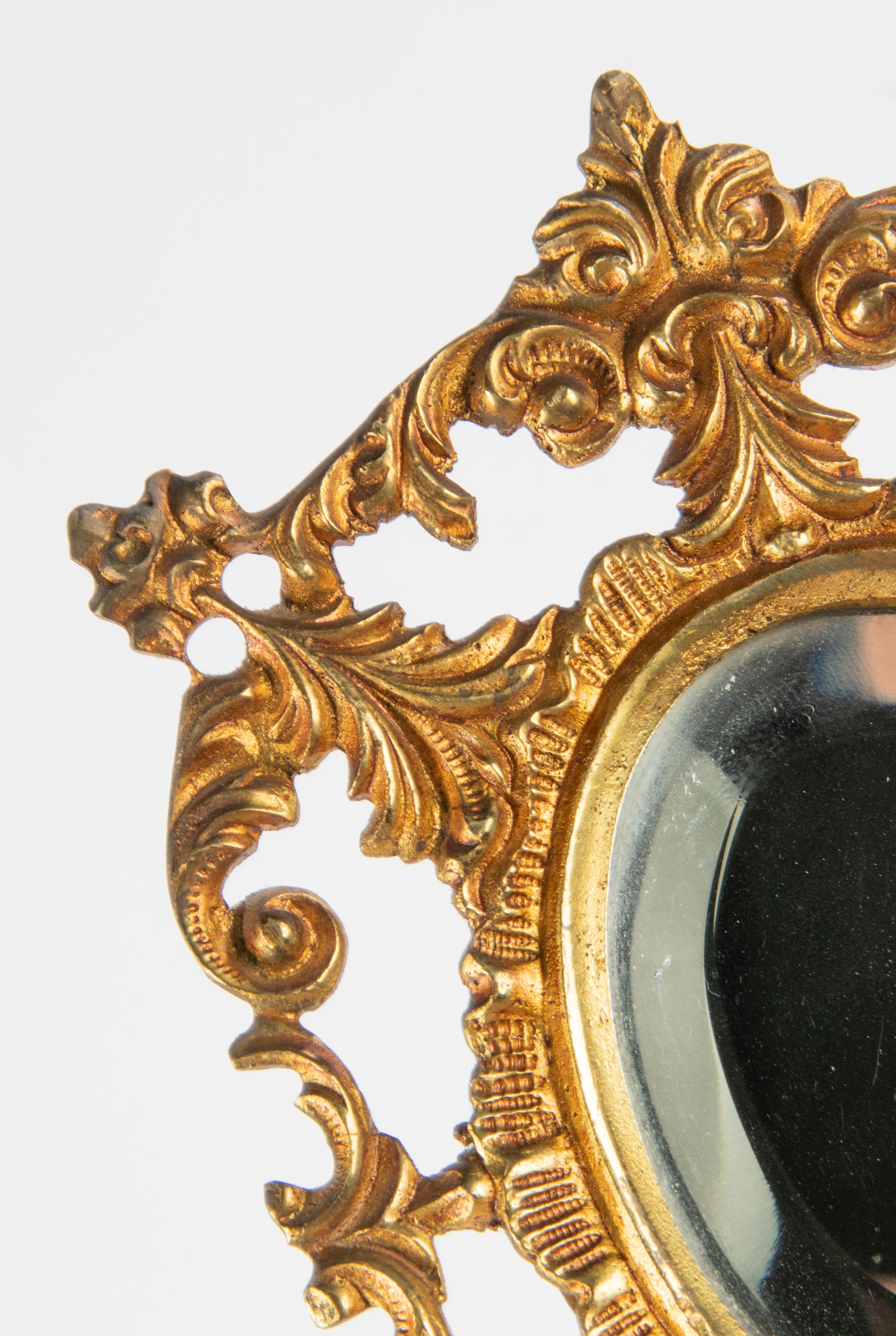 Français Fin du 19ème siècle Petit miroir mural en bronze doré en vente