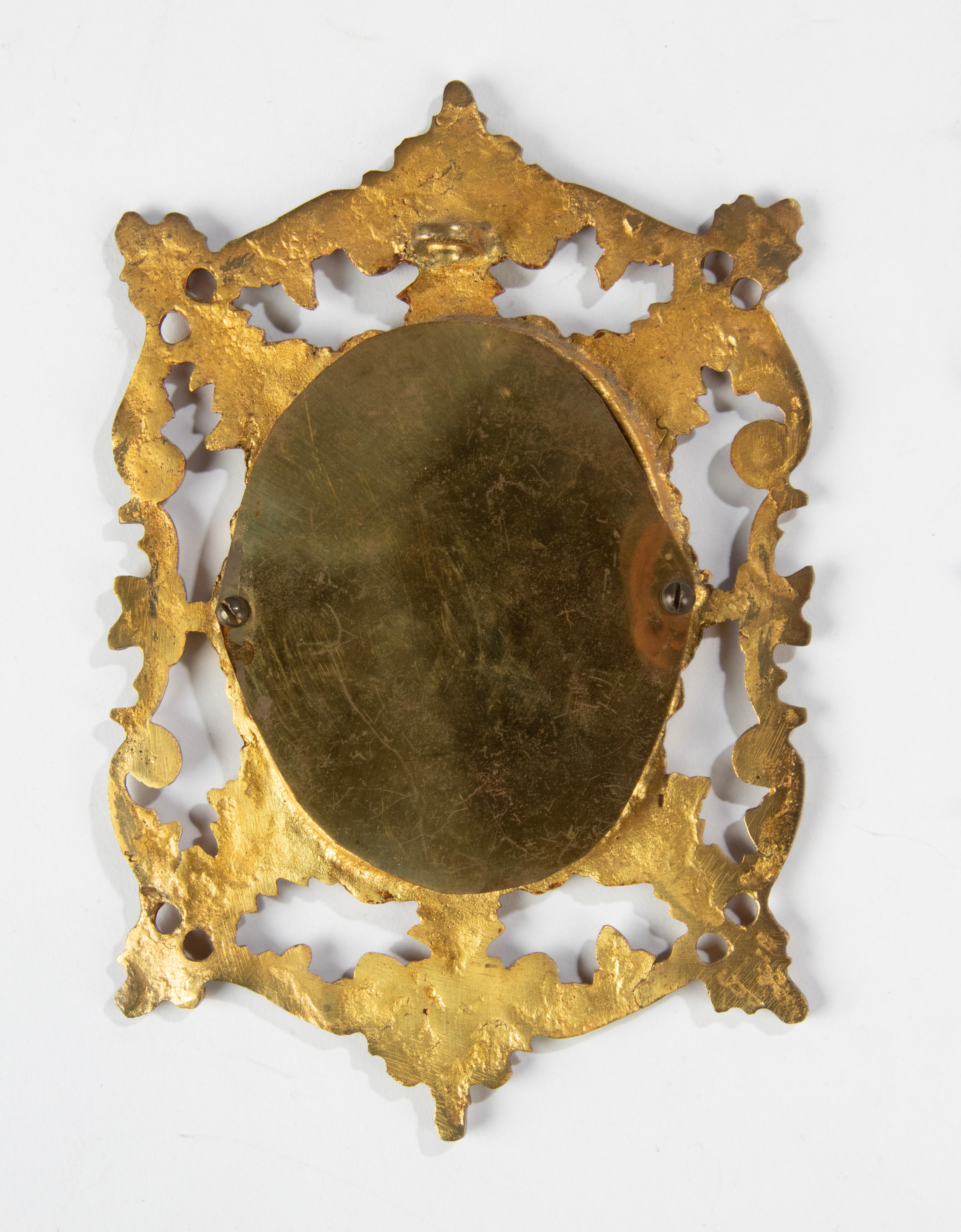 Kleiner Wandspiegel aus vergoldeter Bronze des späten 19. im Angebot 2