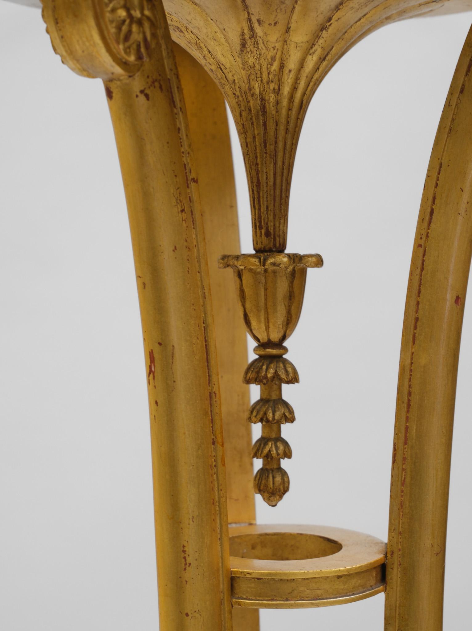 Néo-classique Fin du 19e siècle Gesso et bois doré  Torchère en vente
