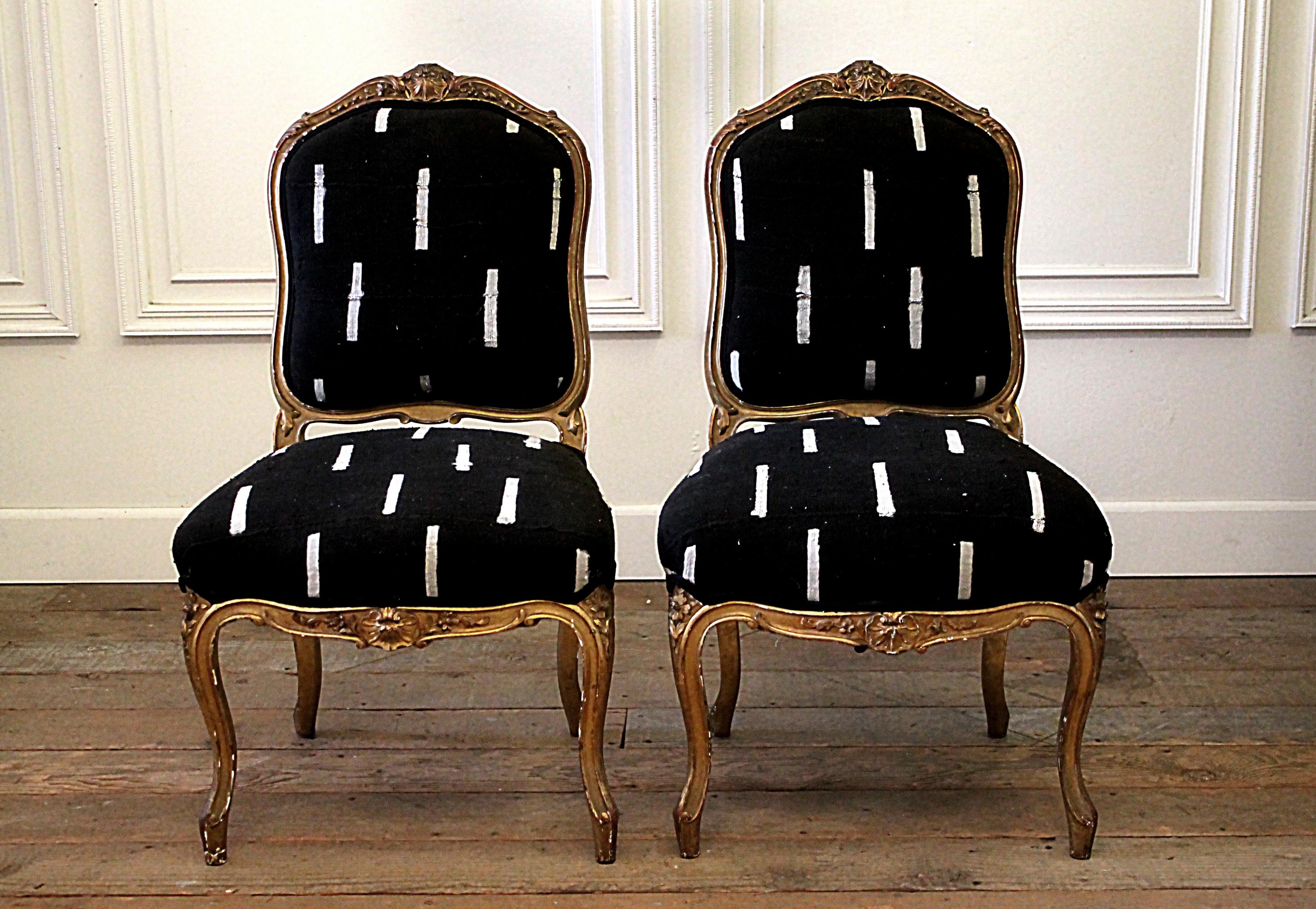 Late 19th century giltwood Louis XV style French chairs in vintage upholstery
Beautiful side chairs upholstered in a black and white vintage mud cloth fabric.
Original giltwood finish, with aged patina. These chairs are sturdy ready for daily