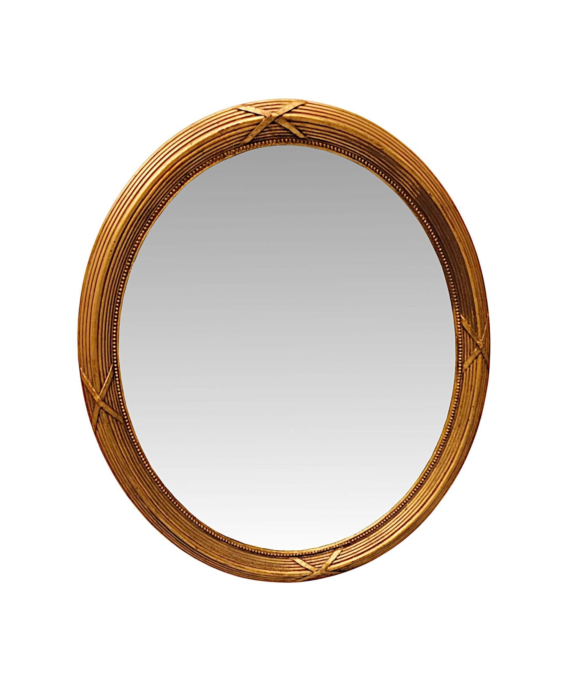 Miroir ovale en bois doré de la fin du XIXe siècle Bon état - En vente à Dublin, IE