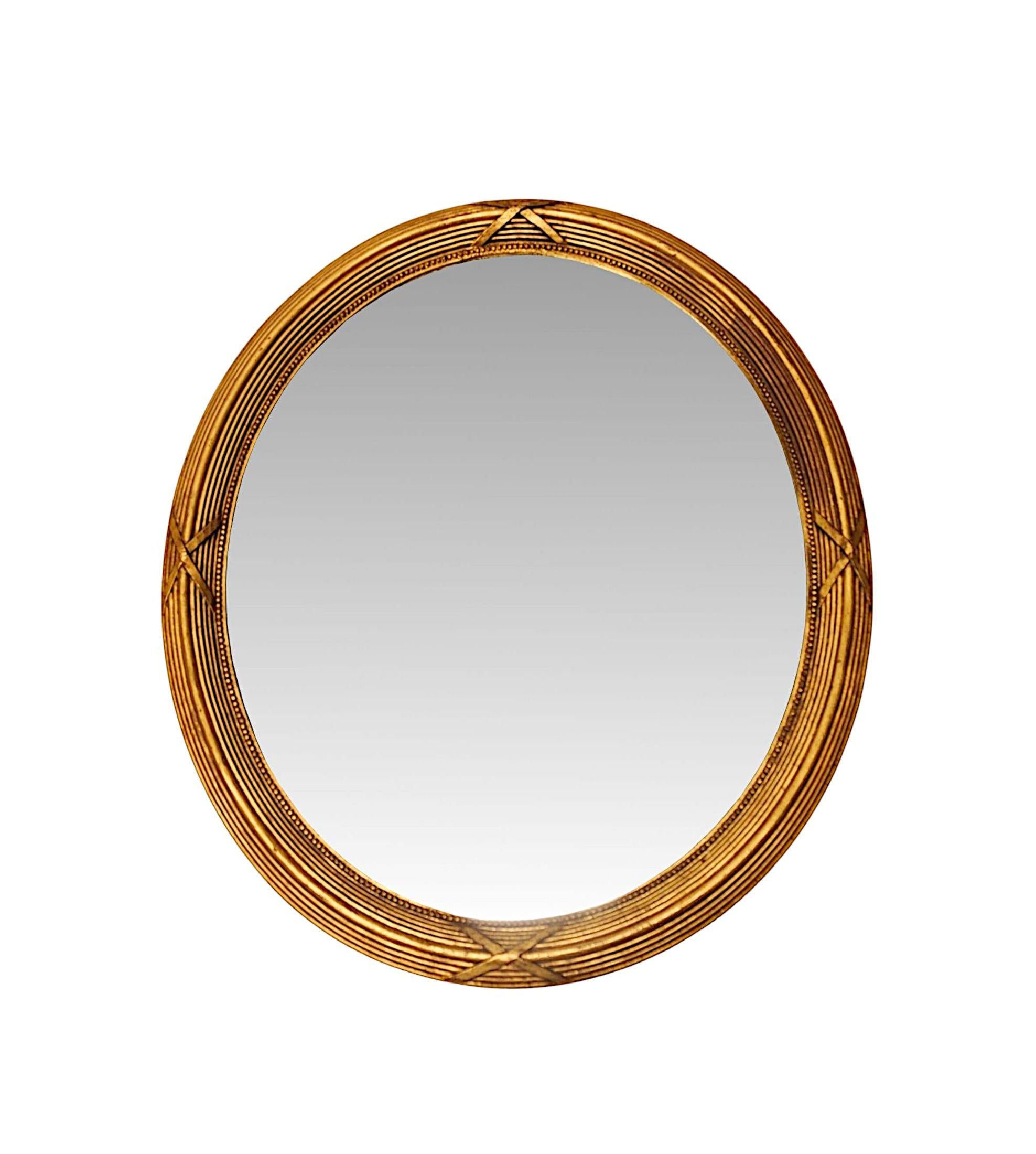 Verre Miroir ovale en bois doré de la fin du XIXe siècle en vente