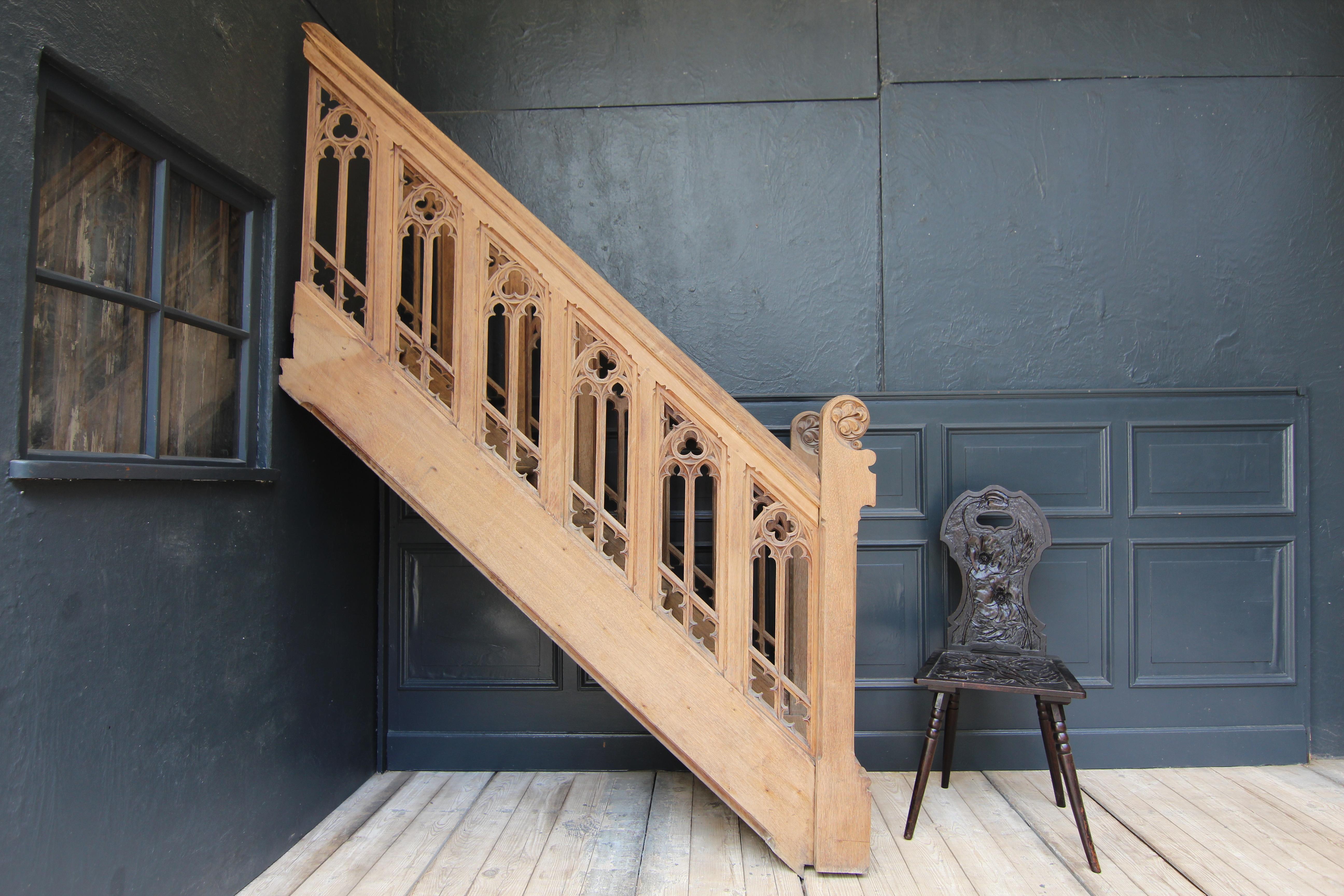 Former stairway to a pulpit. Gothic Revival, around 1890.

Solidly made of oak wood.

Railing with carving in the form of blind tracery (two-lane tracery windows) alternating with trefoil and with quatrefoil in the top.

Most of the old