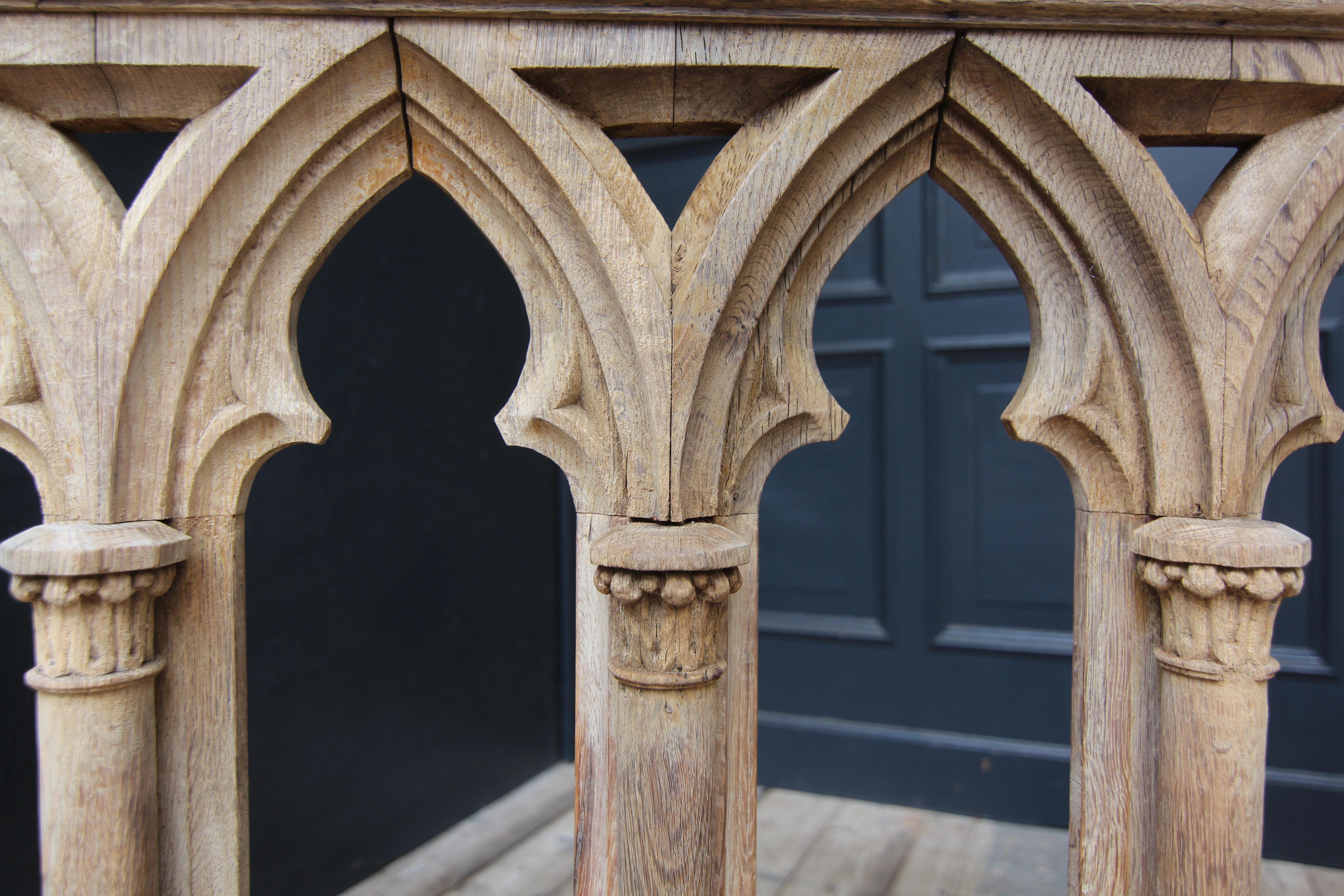 Late 19th Century Gothic Revival Oak Balustrade with Entry In Good Condition In Dusseldorf, DE