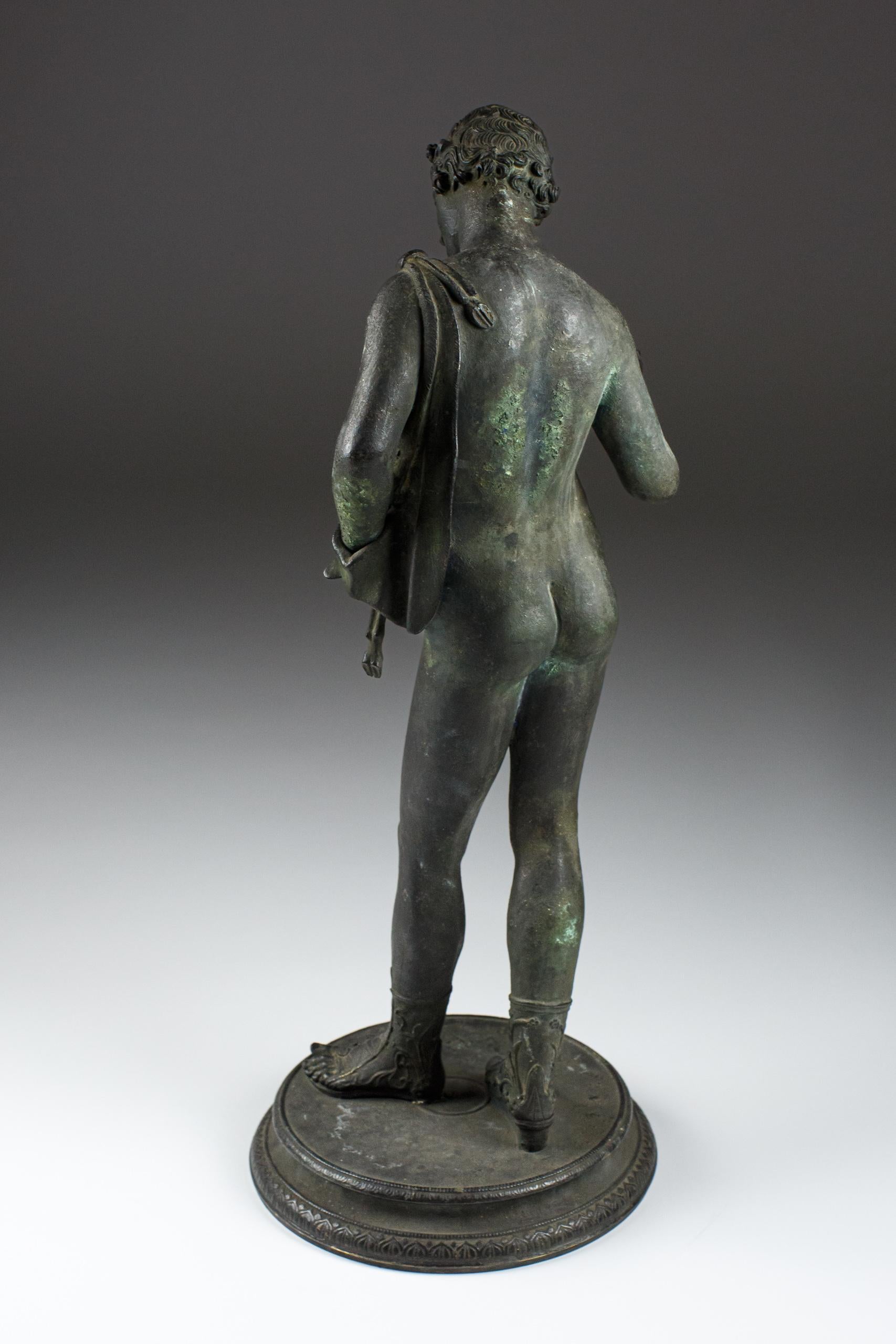 Bronzo verdognolo di Narciso del Grand Tour della fine del XIX secolo in vendita 2