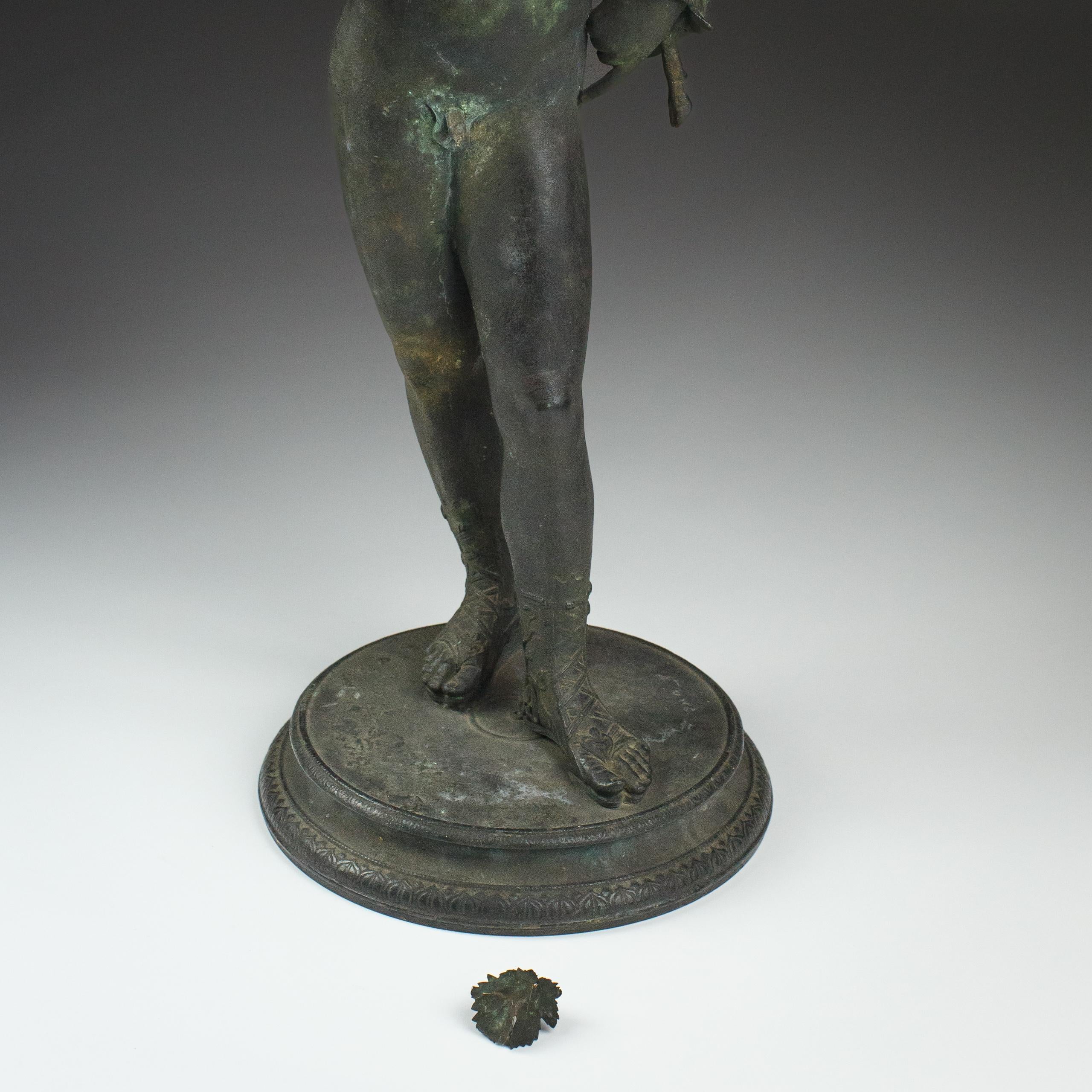 Bronzo verdognolo di Narciso del Grand Tour della fine del XIX secolo in vendita 4