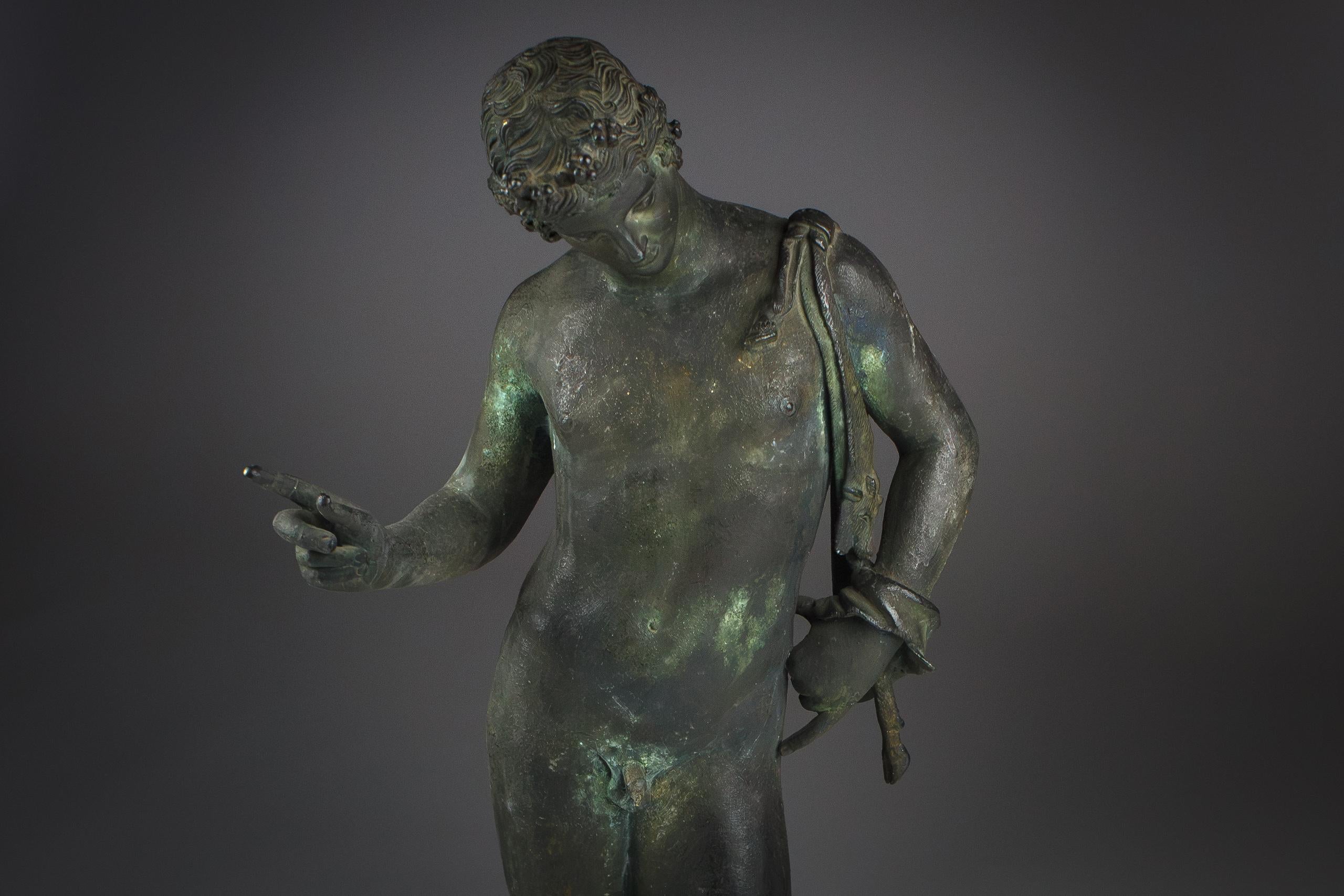 Bronzo verdognolo di Narciso del Grand Tour della fine del XIX secolo in vendita 5