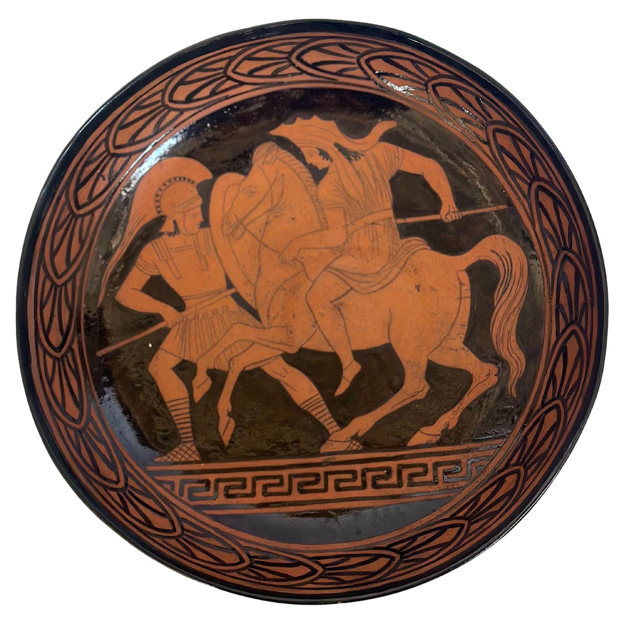 Satz von zwei traditionellen griechischen Keramikservierern, bestehend aus einer Schale und einer quadratischen Schale mit traditionellen Motiven.
Abmessungen:
Runde Schale: 1,5 