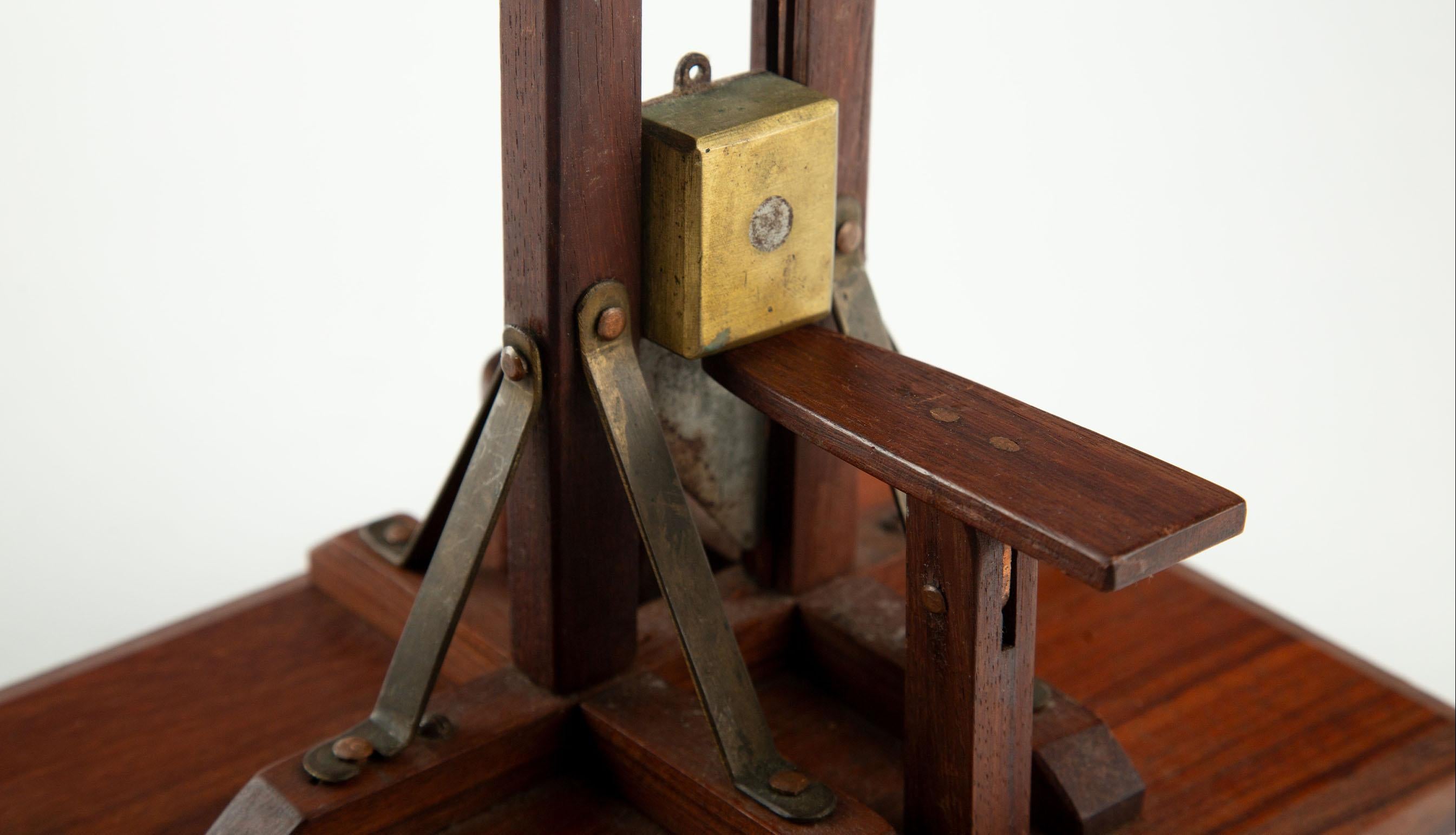 Late 19th Century Guillotine Cigar Cutter In Excellent Condition For Sale In New York, NY