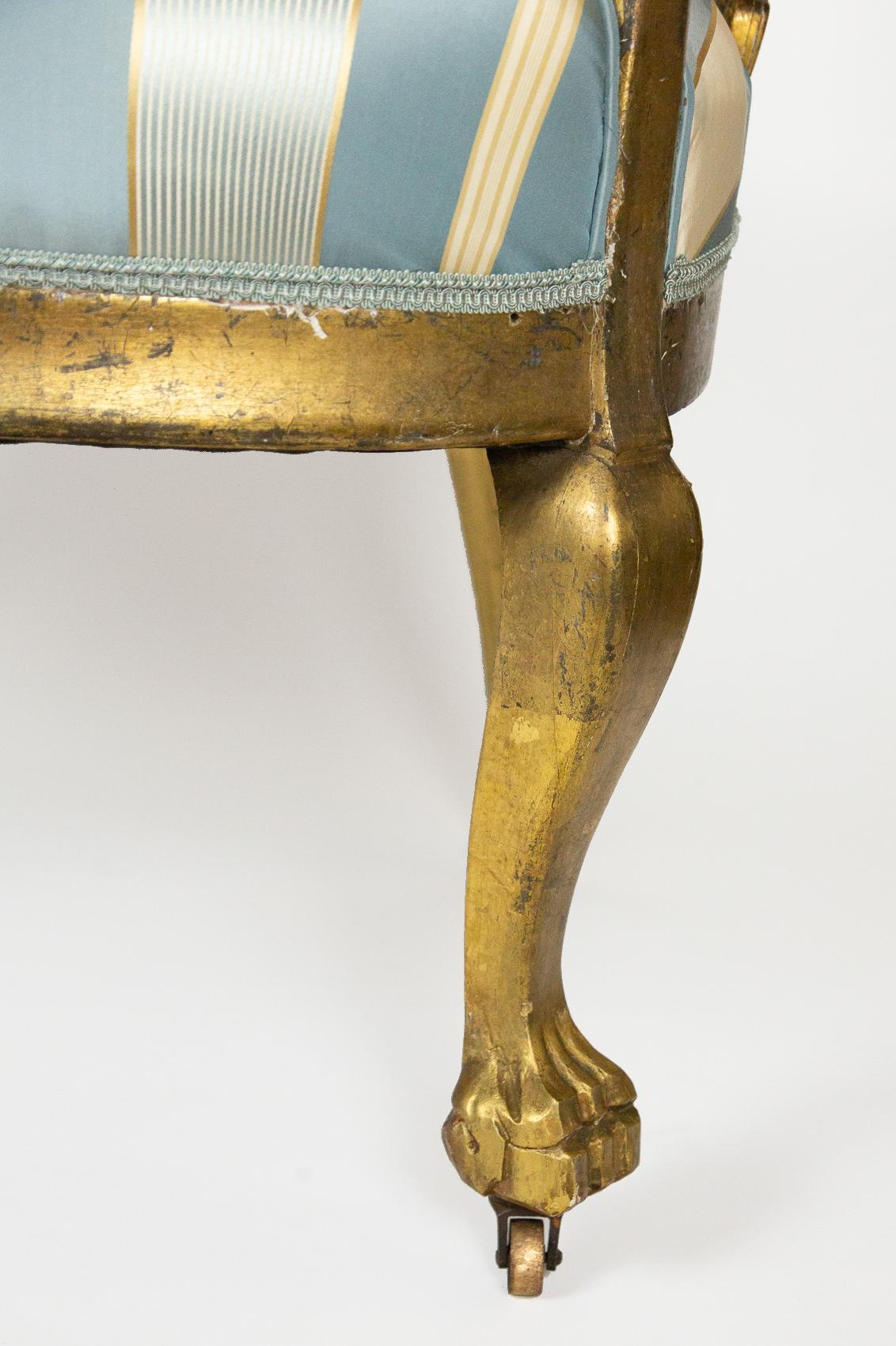 Vergoldeter Sessel im Gustavianischen Stil des späten 19. Jahrhunderts und passender Stuhl im Angebot 1