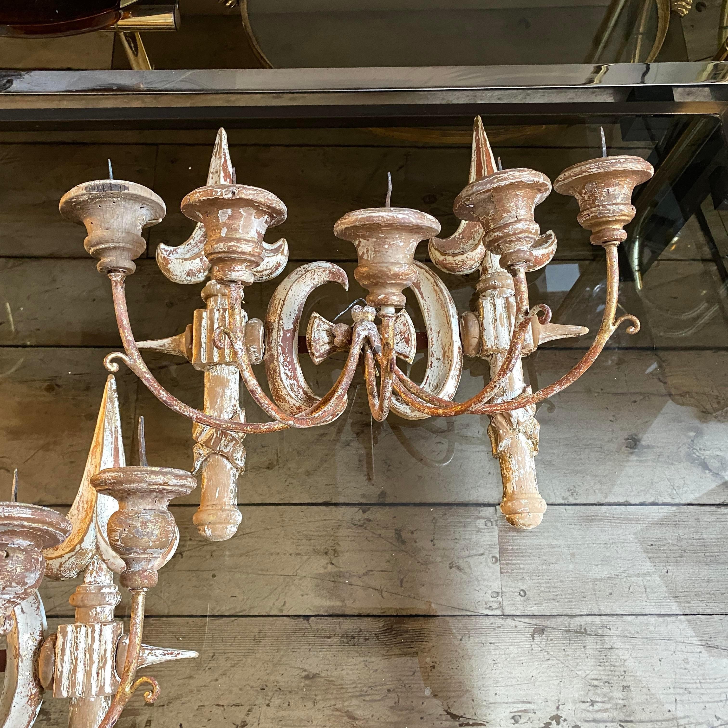 A pair of Late 19th Century Hand-Carved Wood Tuscany Wall Sconces For Sale 4