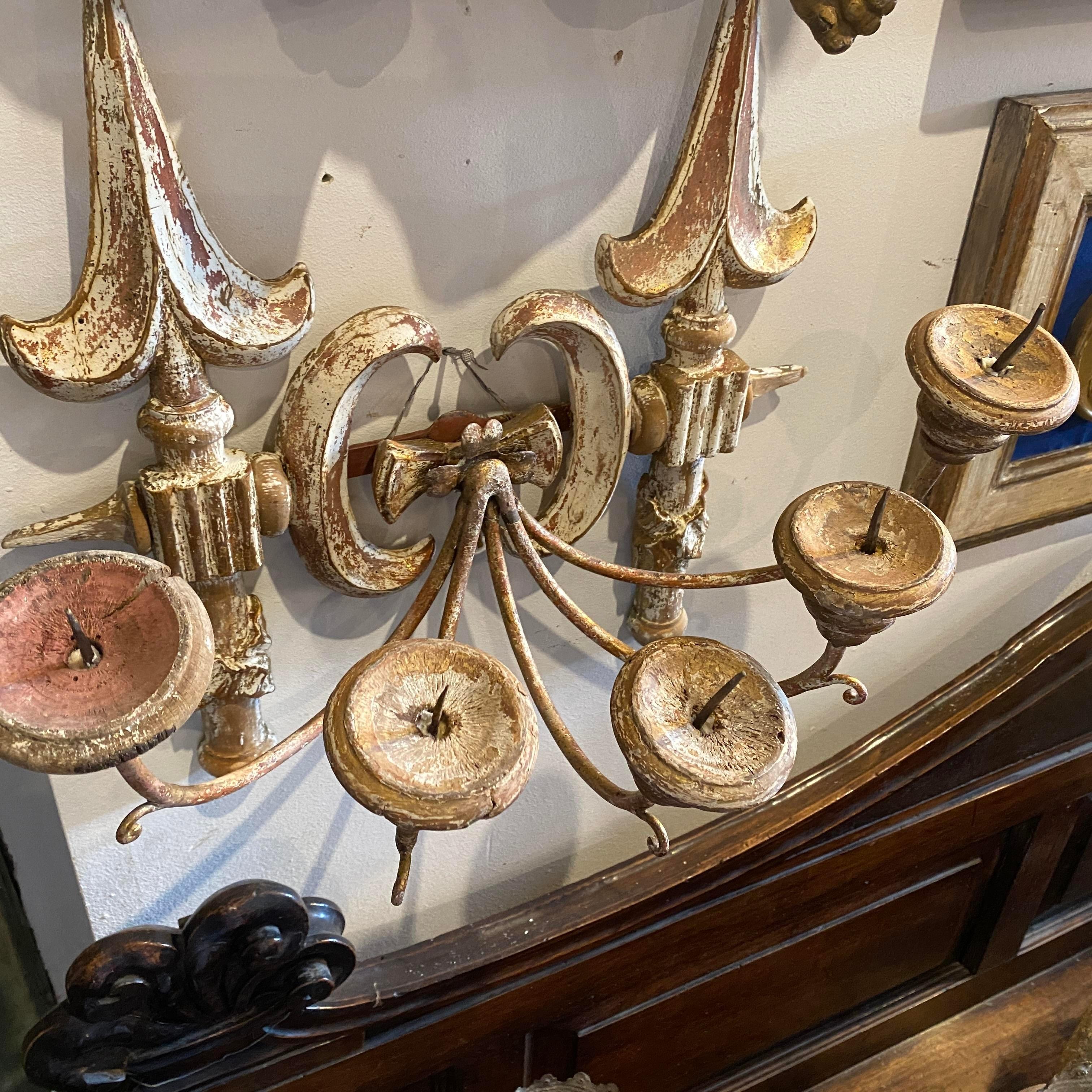 A pair of Late 19th Century Hand-Carved Wood Tuscany Wall Sconces In Good Condition For Sale In Catania, Sicilia