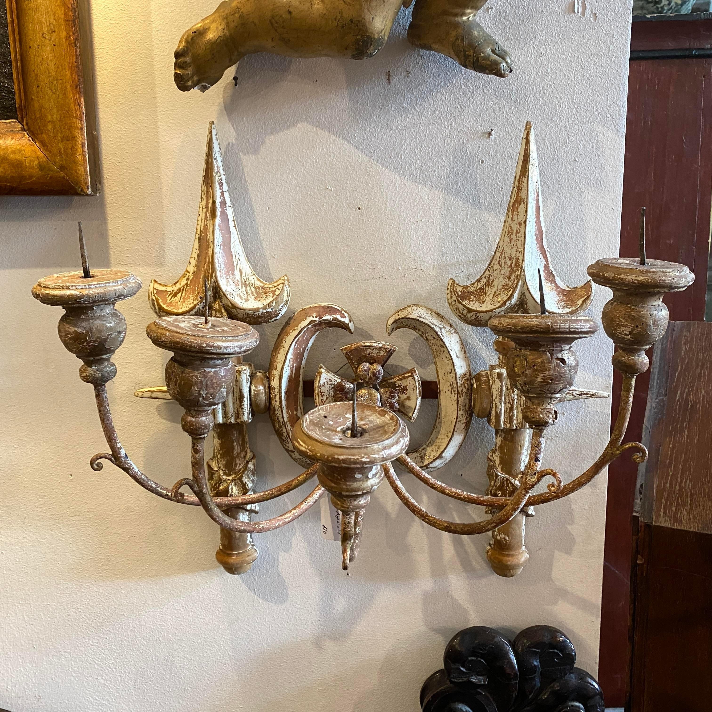 A pair of Late 19th Century Hand-Carved Wood Tuscany Wall Sconces For Sale 1