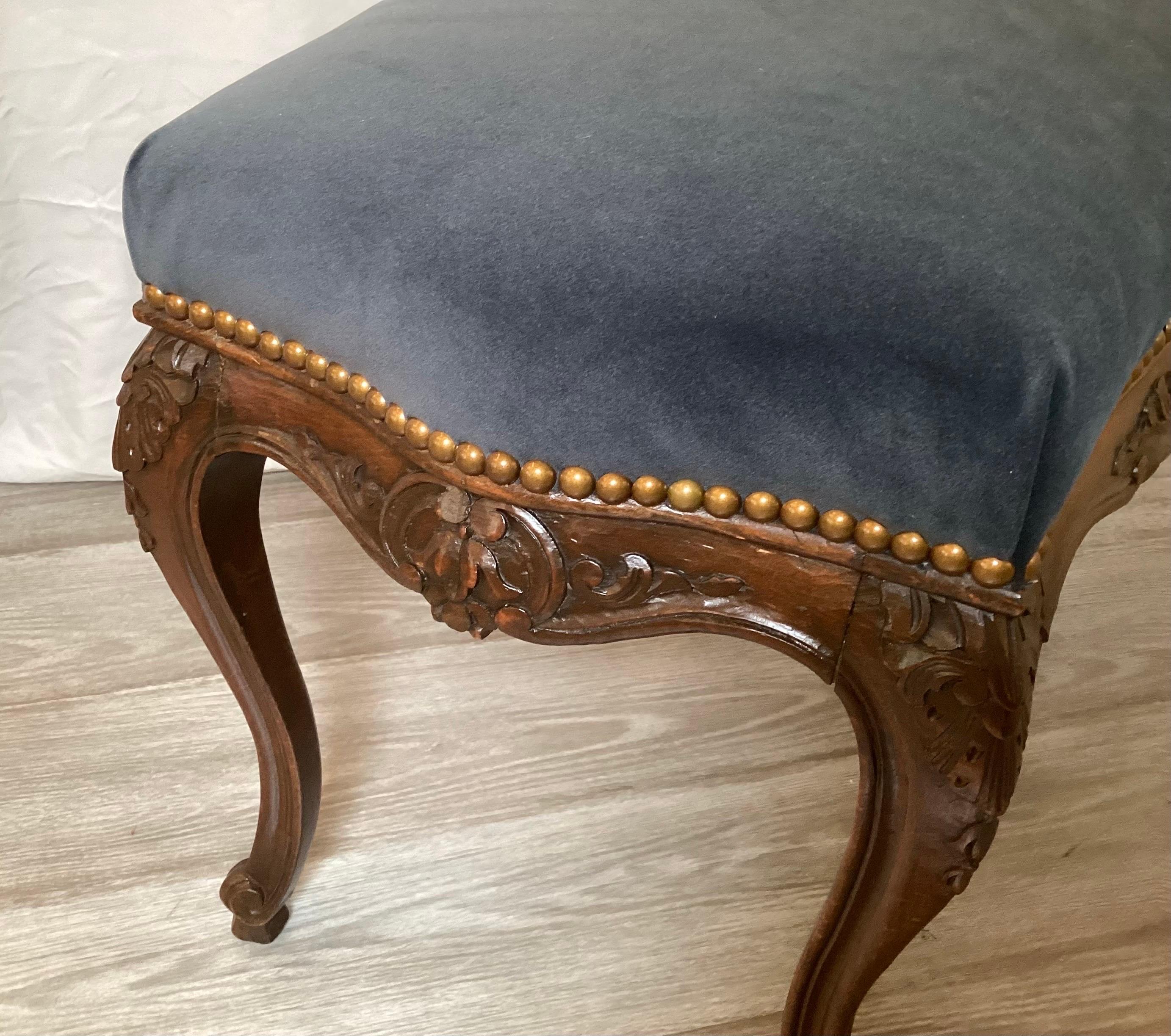 Louis XV Late 19th Century Hand Craved Walnut and Velvet Bench For Sale