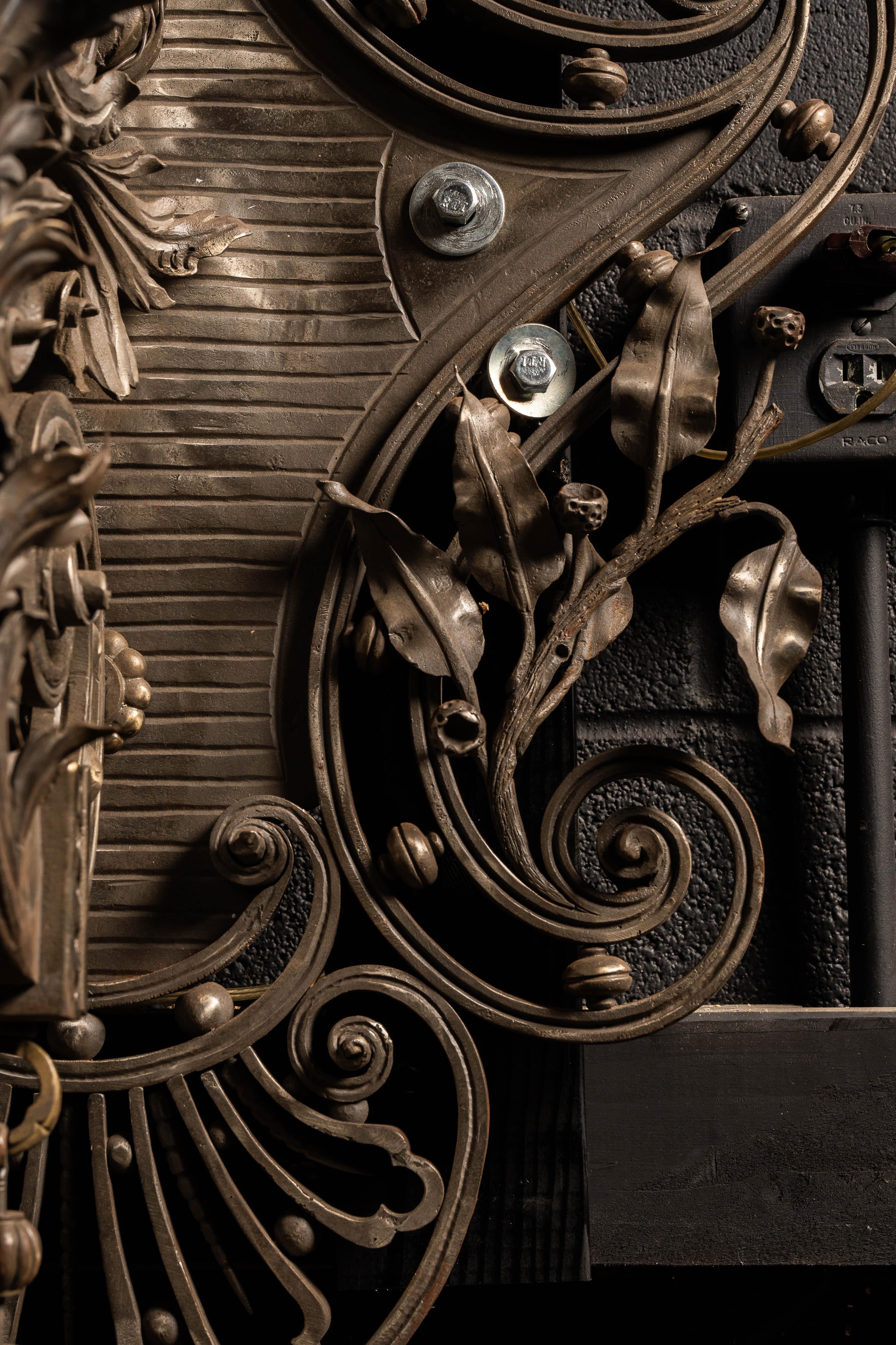 Chandelier mural gothique forgé à la main de la fin du 19e siècle en vente 7
