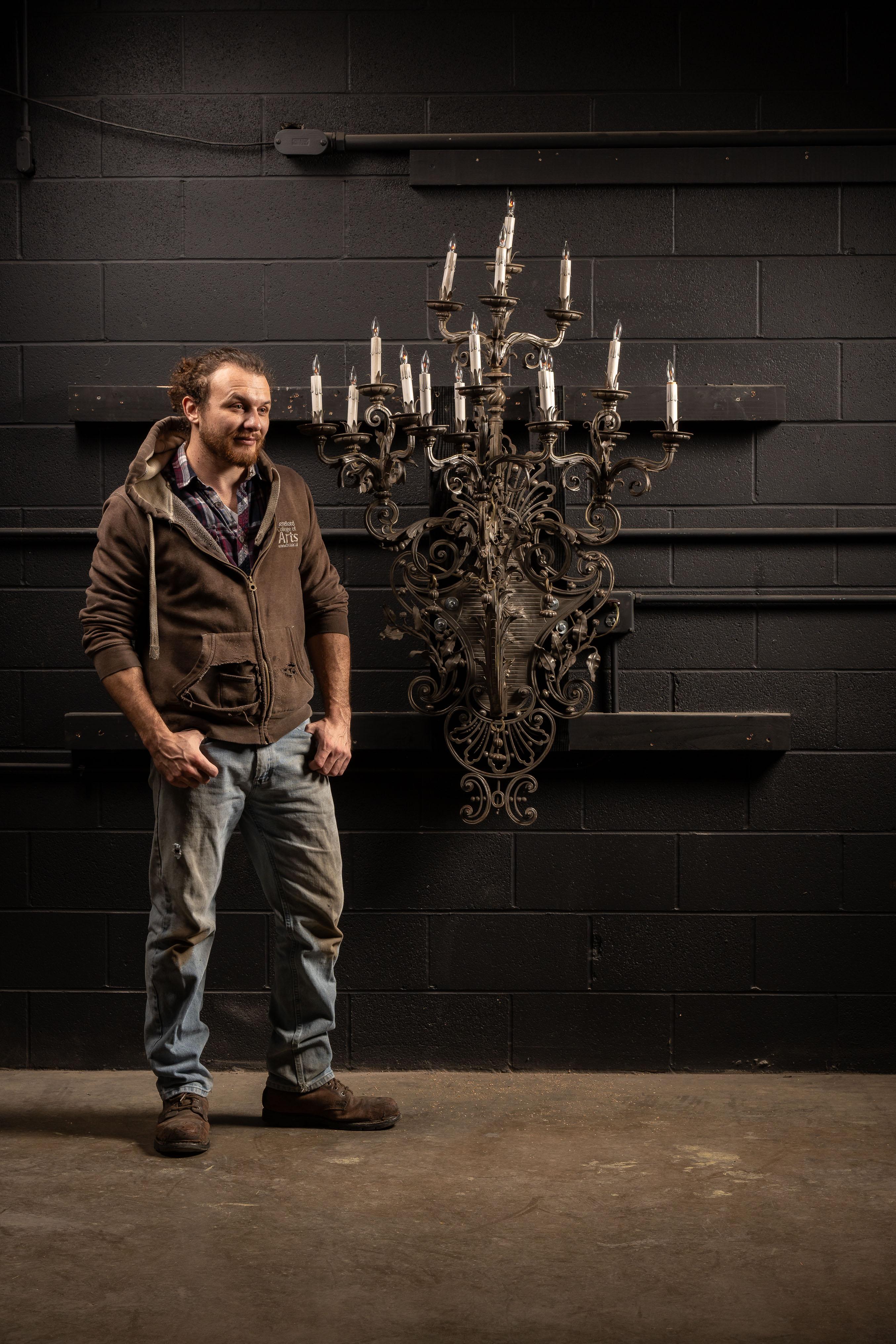 Chandelier mural gothique forgé à la main de la fin du 19e siècle en vente 10