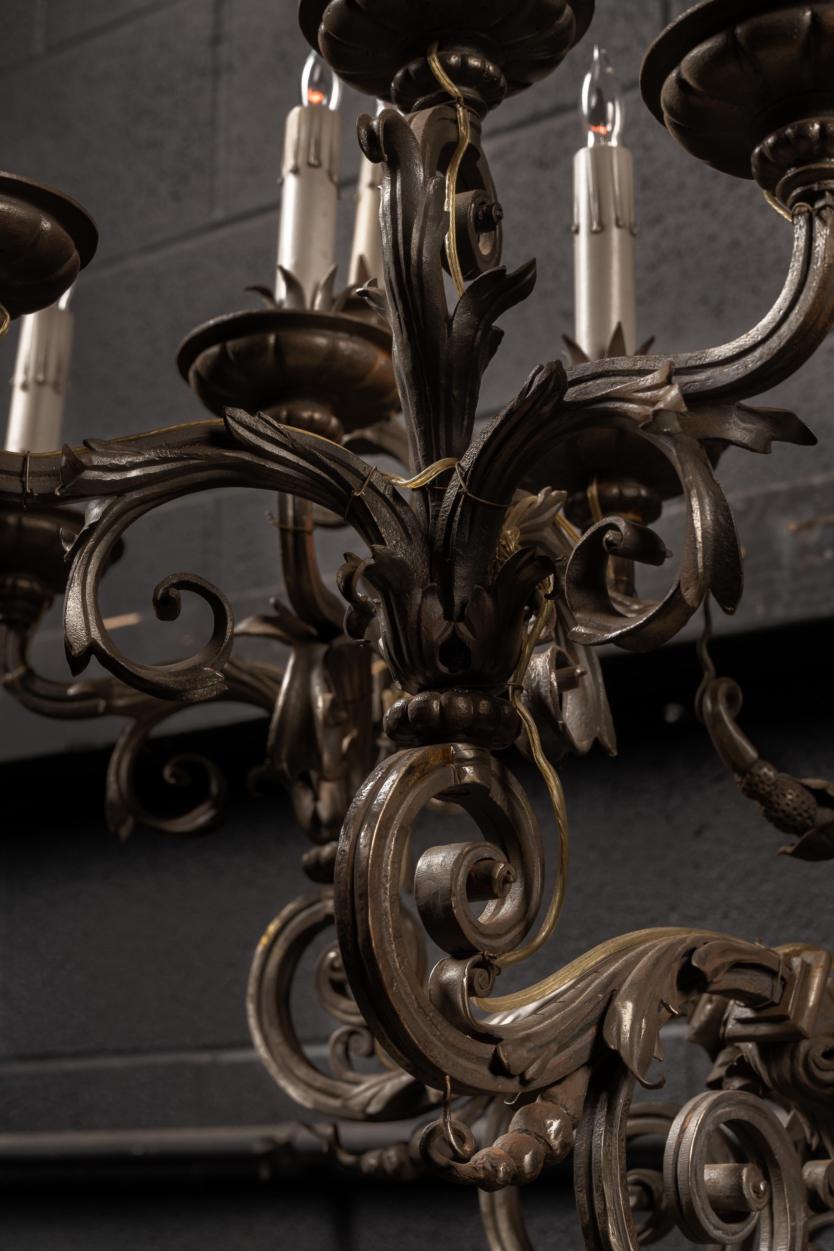 Art nouveau Chandelier mural gothique forgé à la main de la fin du 19e siècle en vente
