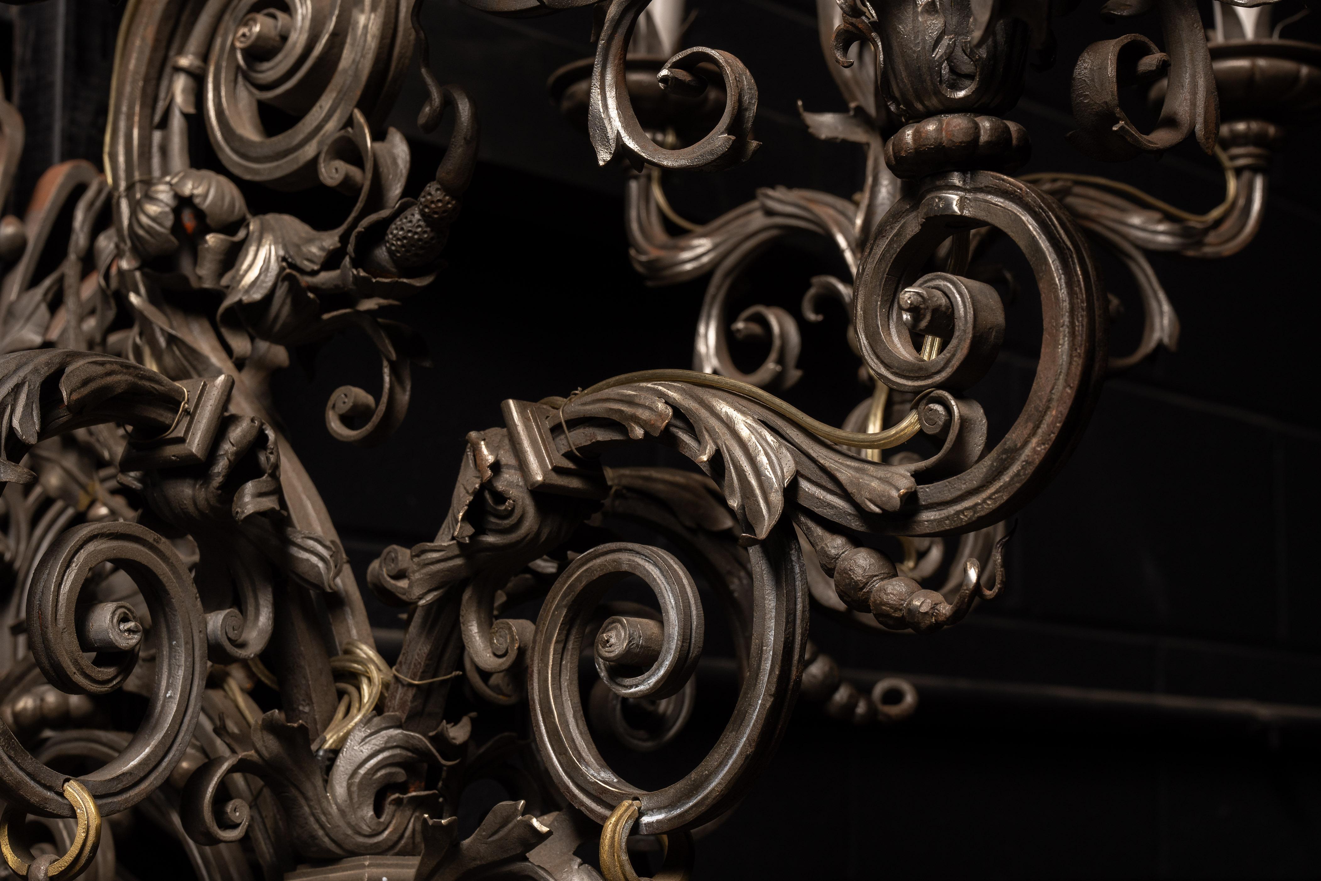 Fer Chandelier mural gothique forgé à la main de la fin du 19e siècle en vente