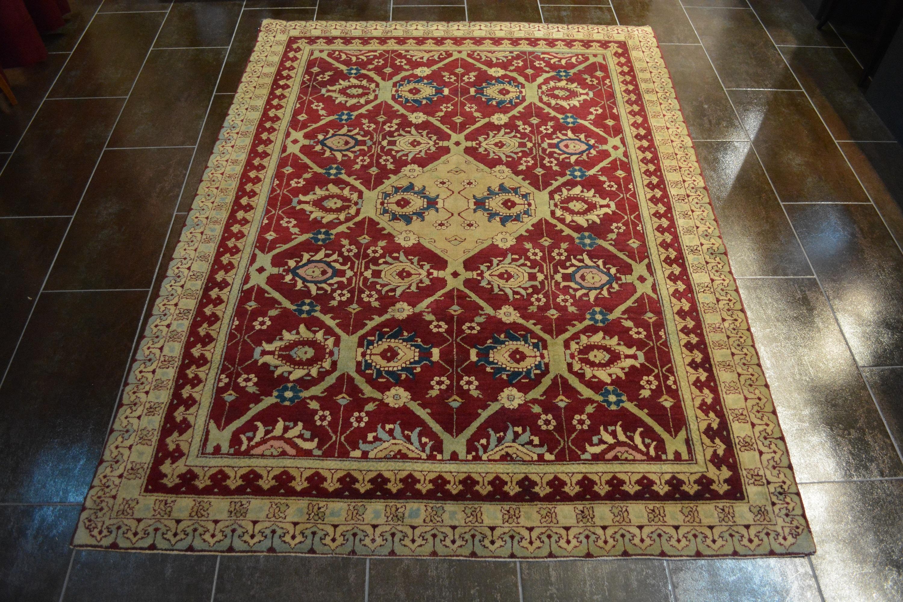 Late 19th Century Hand Knotted Red and Golden Wool Agra North Indian Rug In Fair Condition For Sale In Fiumicino, Rome