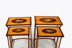 Fin du 19e siècle - Nid de tables peint à la main