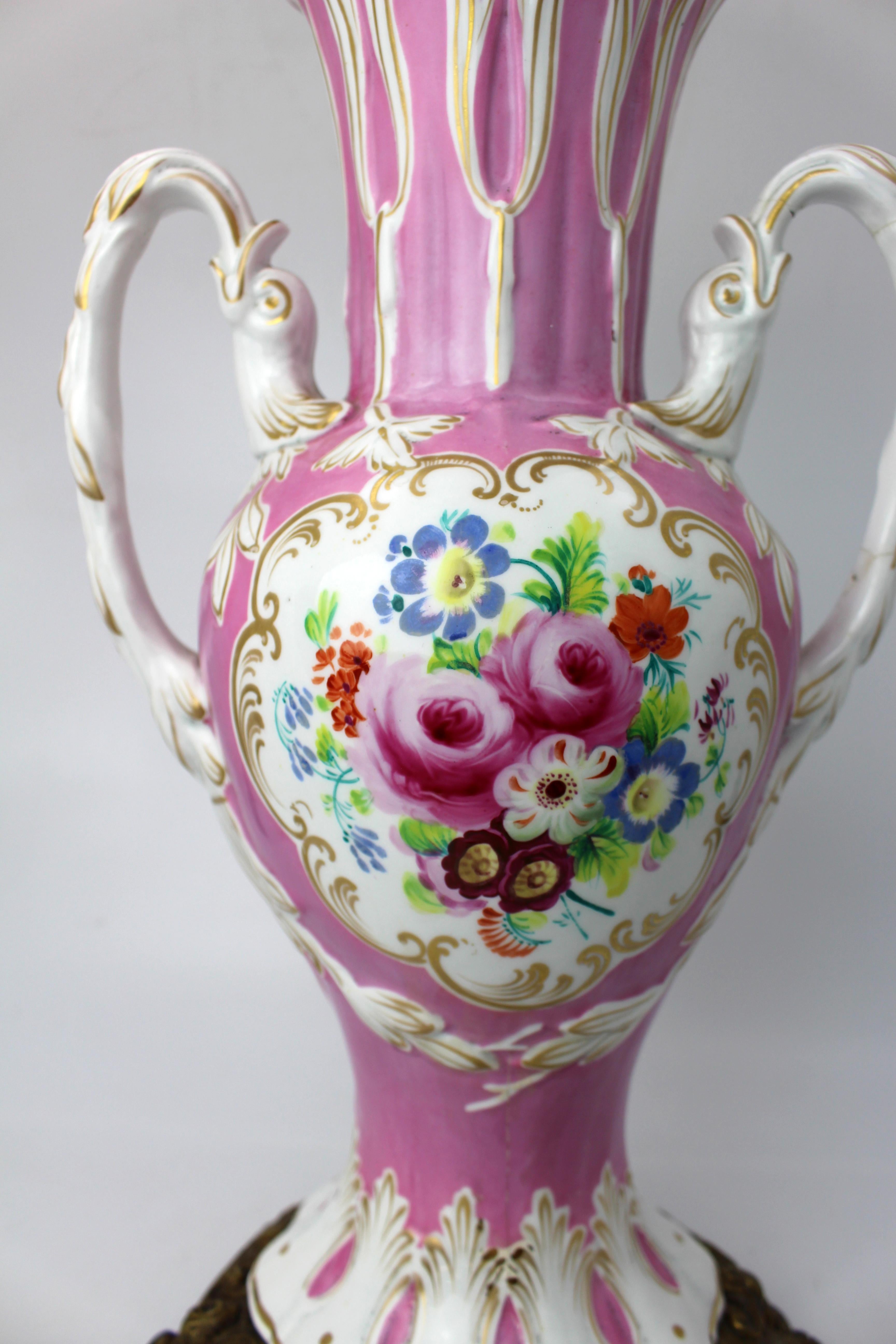 Late 19th Century Hand Painted Porcelain Table Lamp with Brass Base, circa 1890 For Sale 7