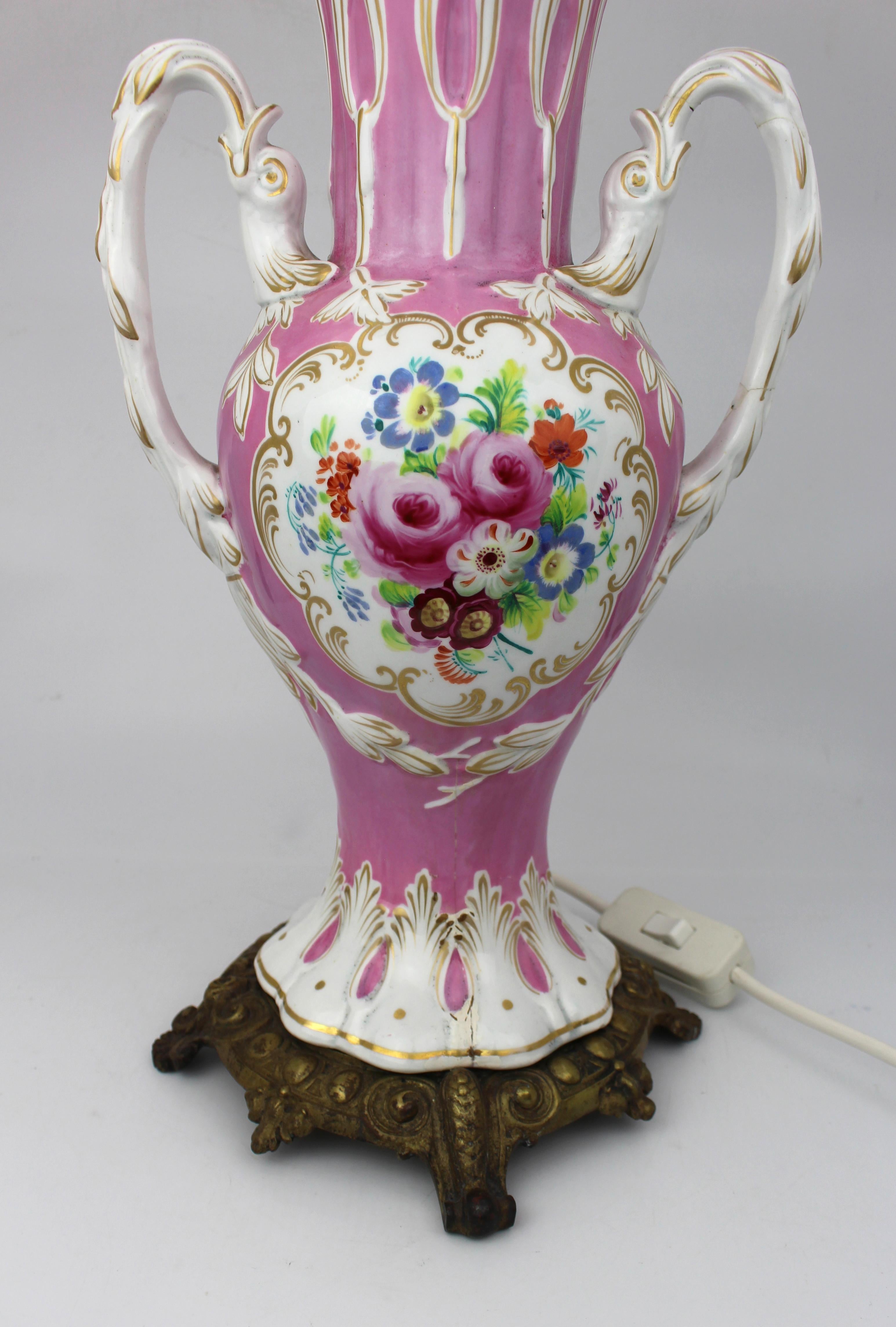 Late 19th Century Hand Painted Porcelain Table Lamp with Brass Base, circa 1890 For Sale 9