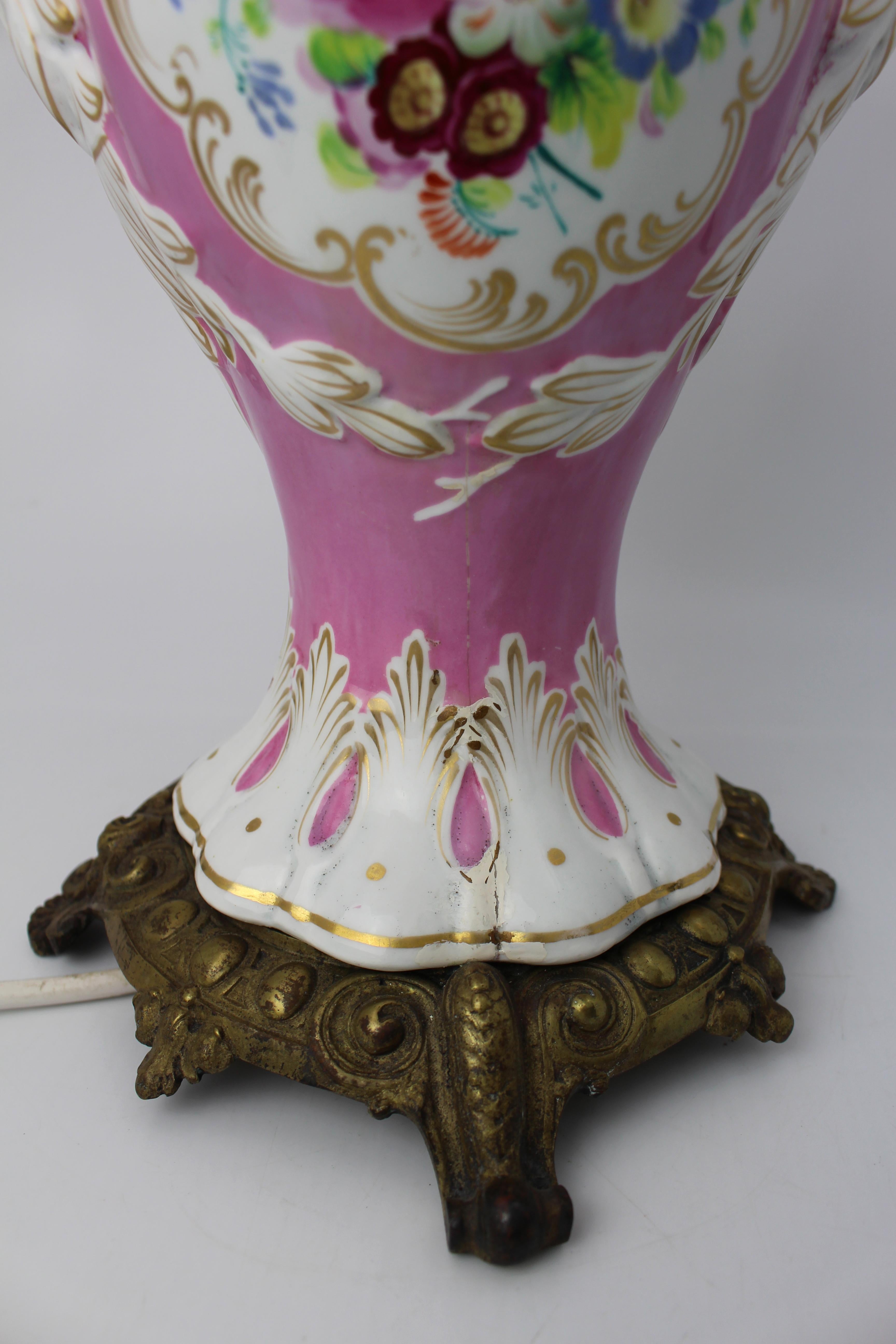 Late 19th Century Hand Painted Porcelain Table Lamp with Brass Base, circa 1890 For Sale 10