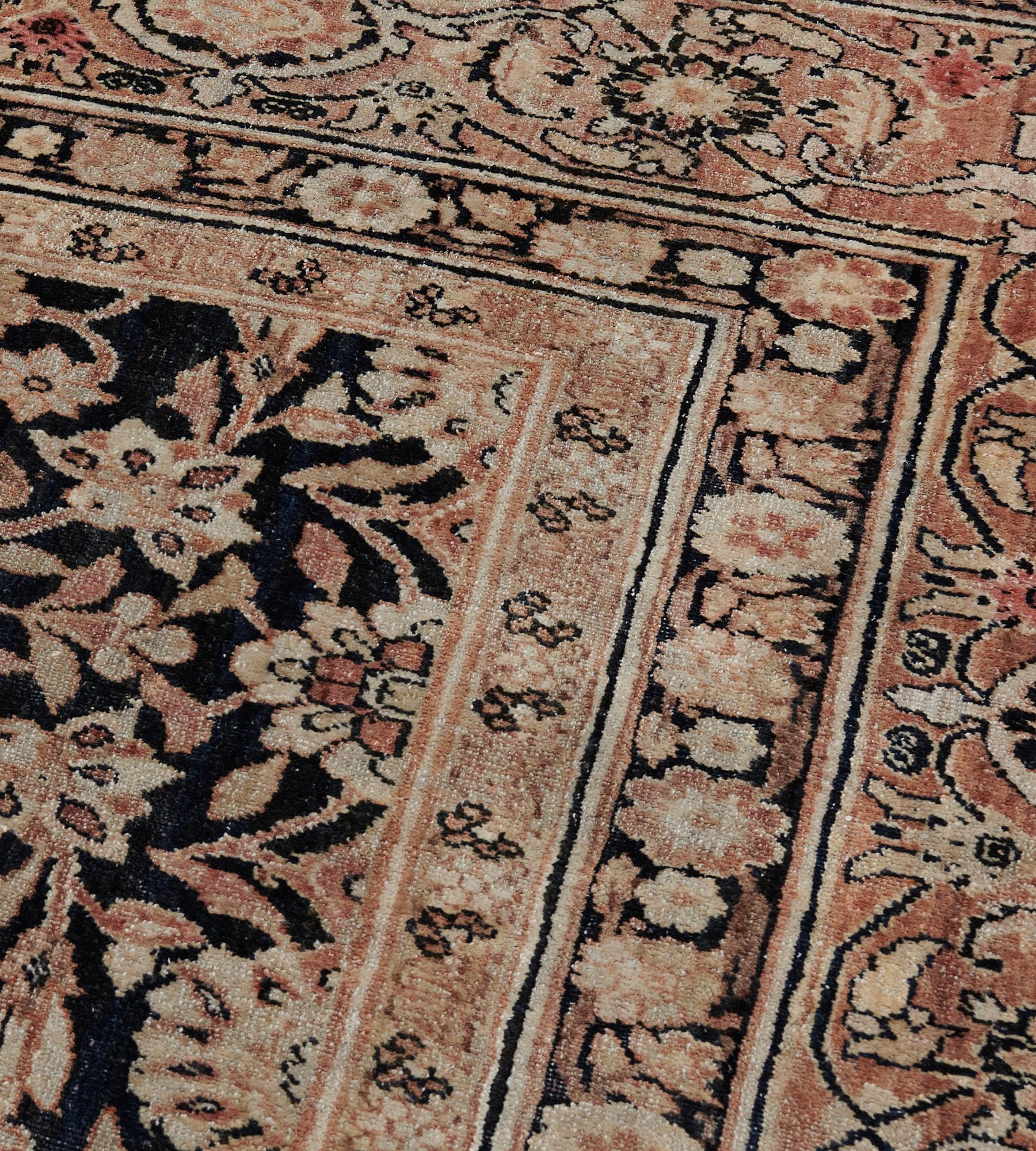 Late 19th Century Hand-woven Antique Wool Persian Kirman For Sale 1