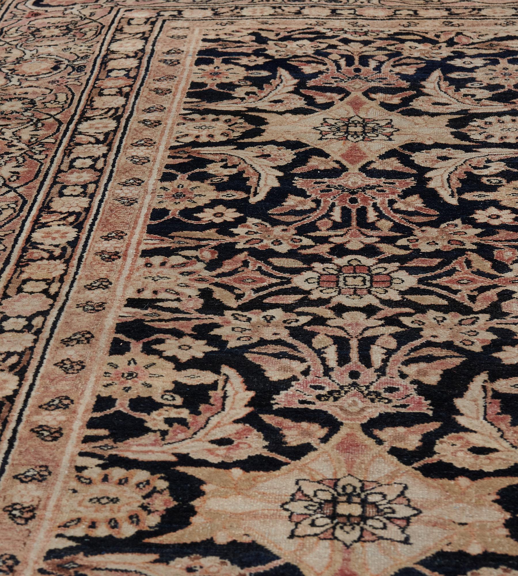 Late 19th Century Hand-woven Antique Wool Persian Kirman For Sale 3