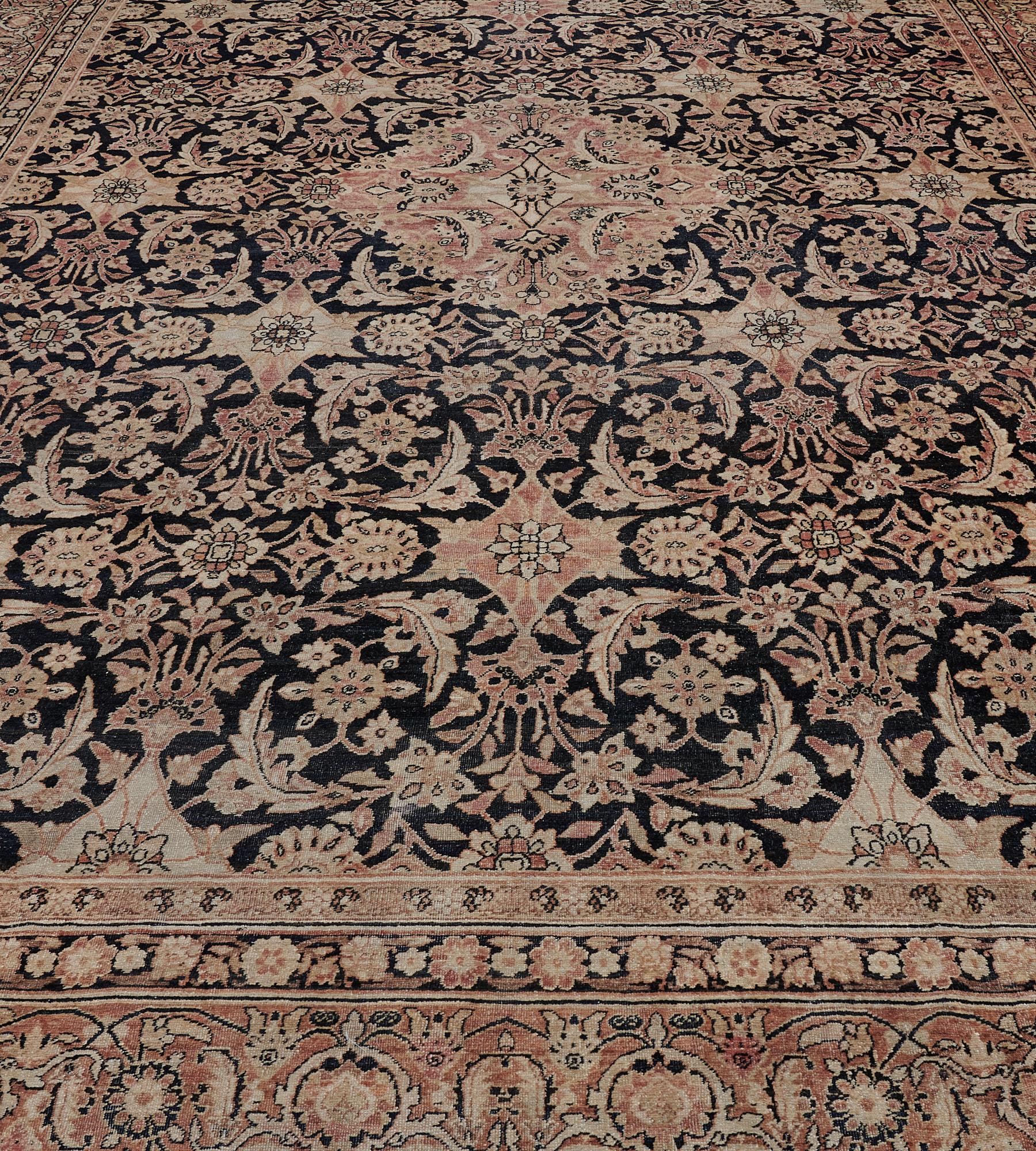 Late 19th Century Hand-woven Antique Wool Persian Kirman For Sale 5