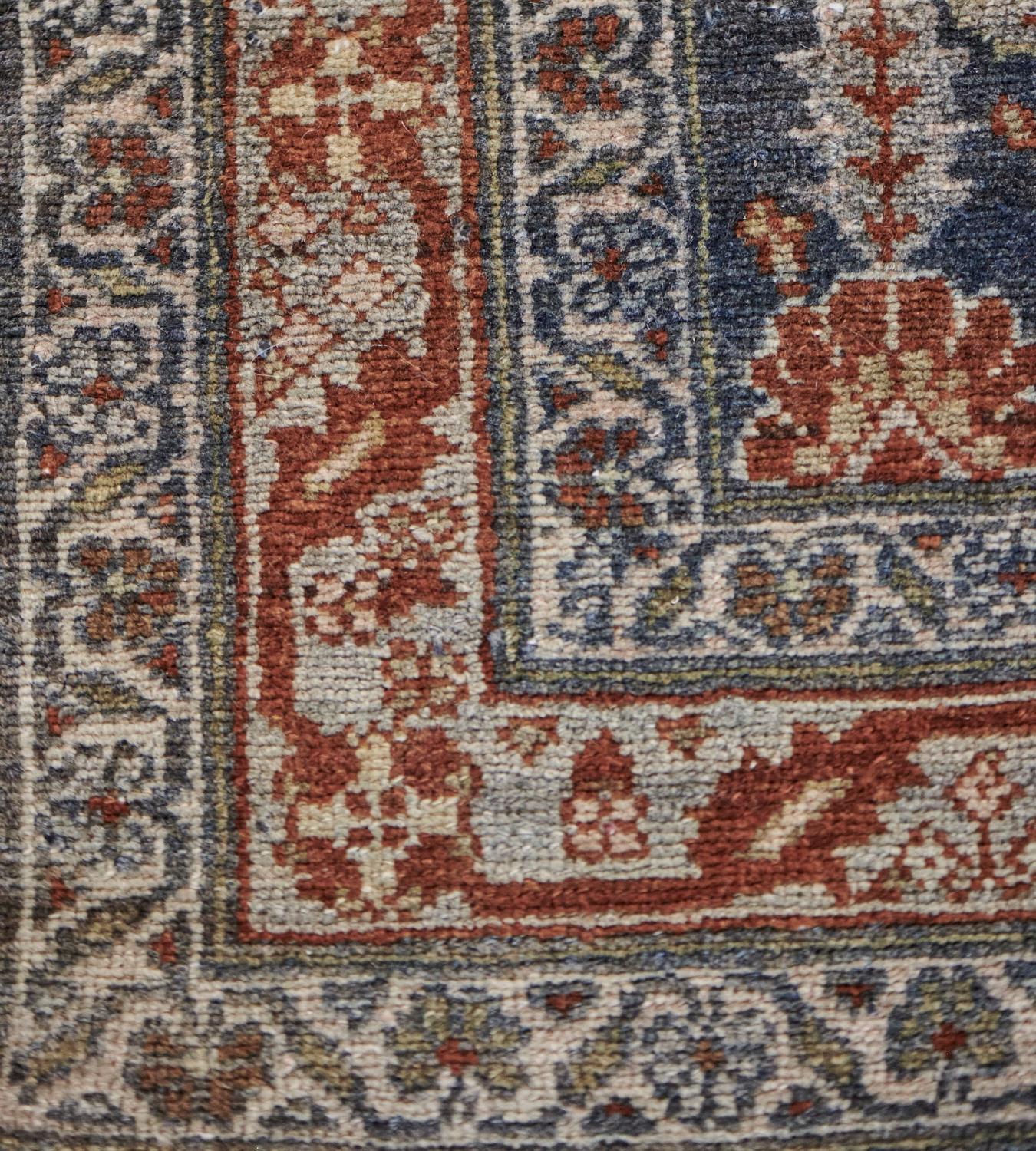 Late 19th Century Handwoven Malayer Wool Rug For Sale 2