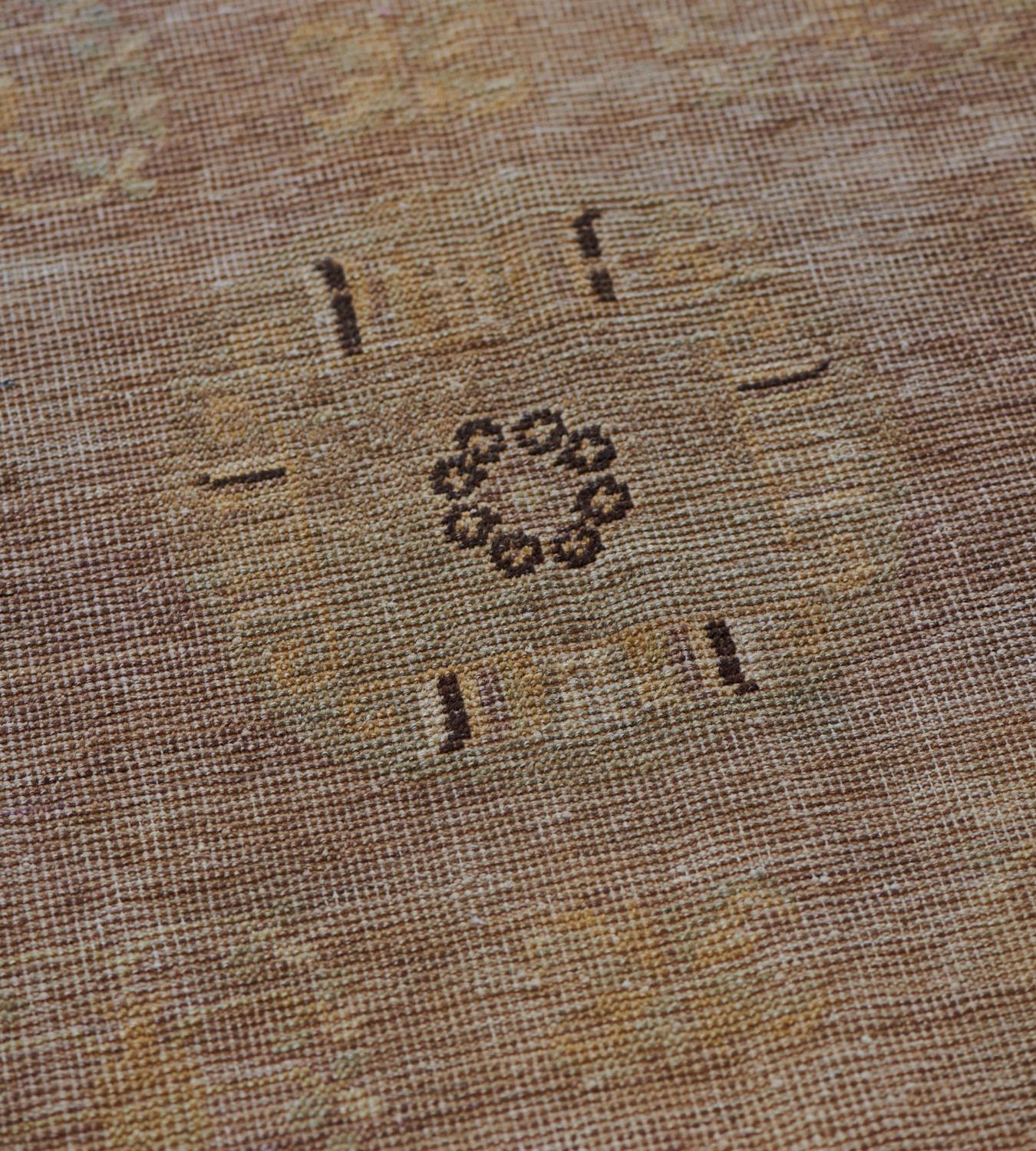 Tapis du Turkestan ancien en laine tissé à la main de la fin du XIXe siècle en vente 2